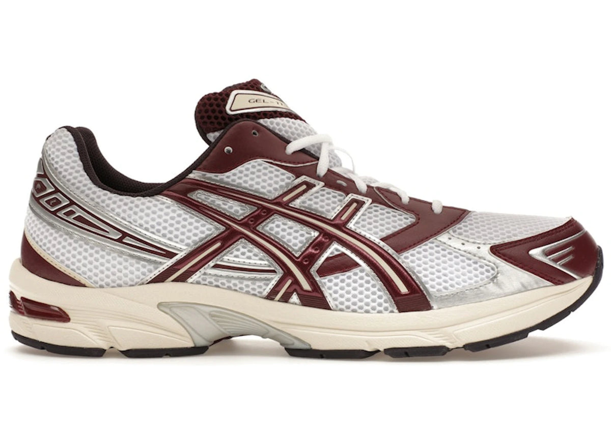 https://images.stockx.com/images/ASICS-Gel-1130-White-Maroon-Banner-Product.jpg?fit=fill&bg=FFFFFF&w=700&h=500&fm=webp&auto=compress&q=90&dpr=2&trim=color&updated_at=1738193358