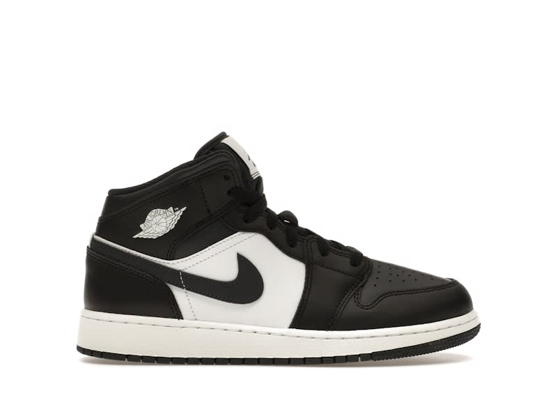 https://res.cloudinary.com/dlqdbsx2k/image/upload/v1780260644/Air-Jordan-1-Mid-Off-Noir-Toe-GS-Product_grn8gq.jpg