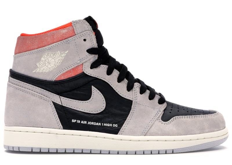 https://res.cloudinary.com/dlqdbsx2k/image/upload/v1774714910/Air-Jordan-1-Retro-High-Neutral-Grey-Hyper-Crimson-Product_qim4o0.jpg