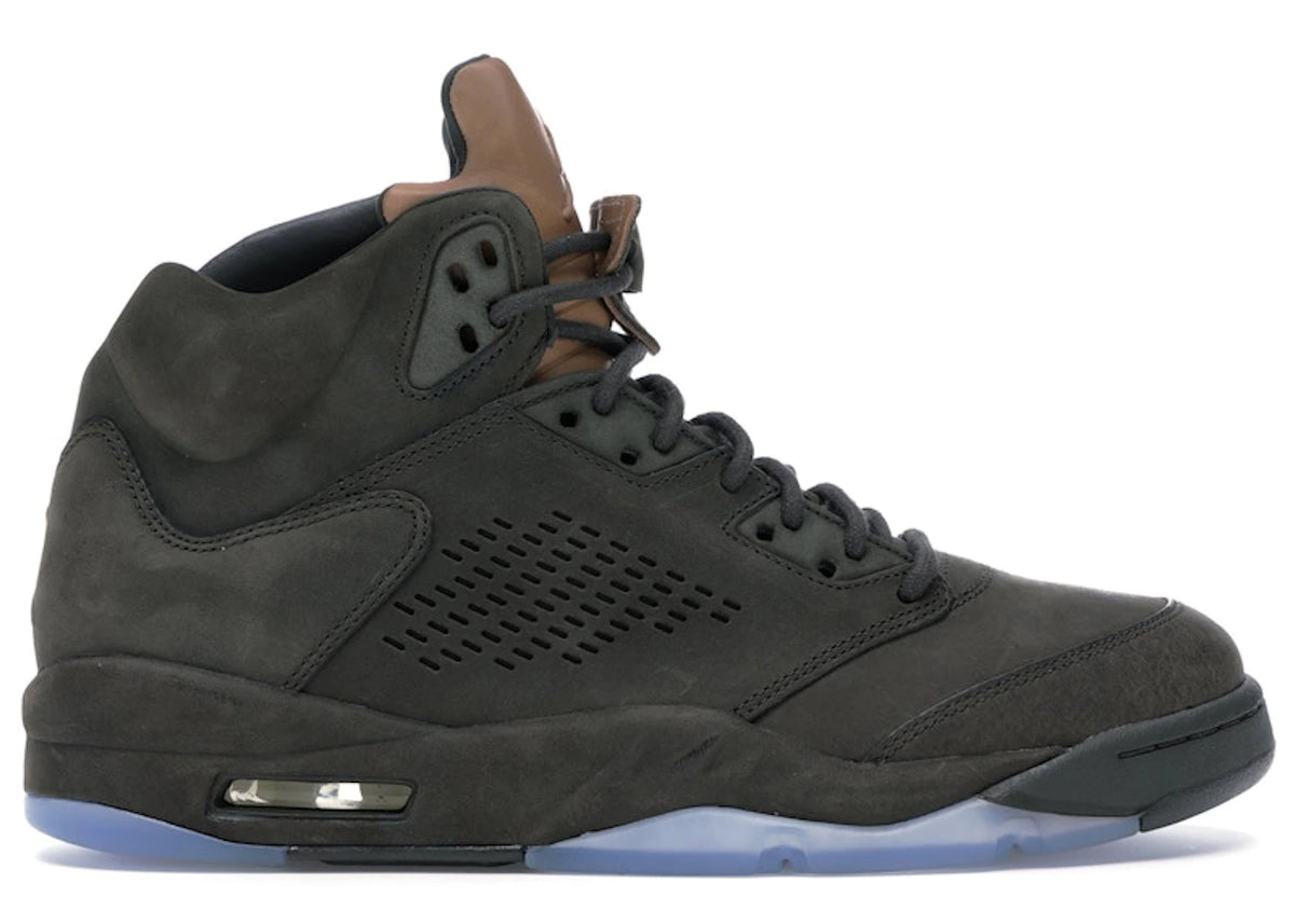 https://images.stockx.com/images/Air-Jordan-5-Retro-Take-Flight-Product.jpg?fit=fill&bg=FFFFFF&w=700&h=500&fm=webp&auto=compress&q=90&dpr=2&trim=color&updated_at=1738193358