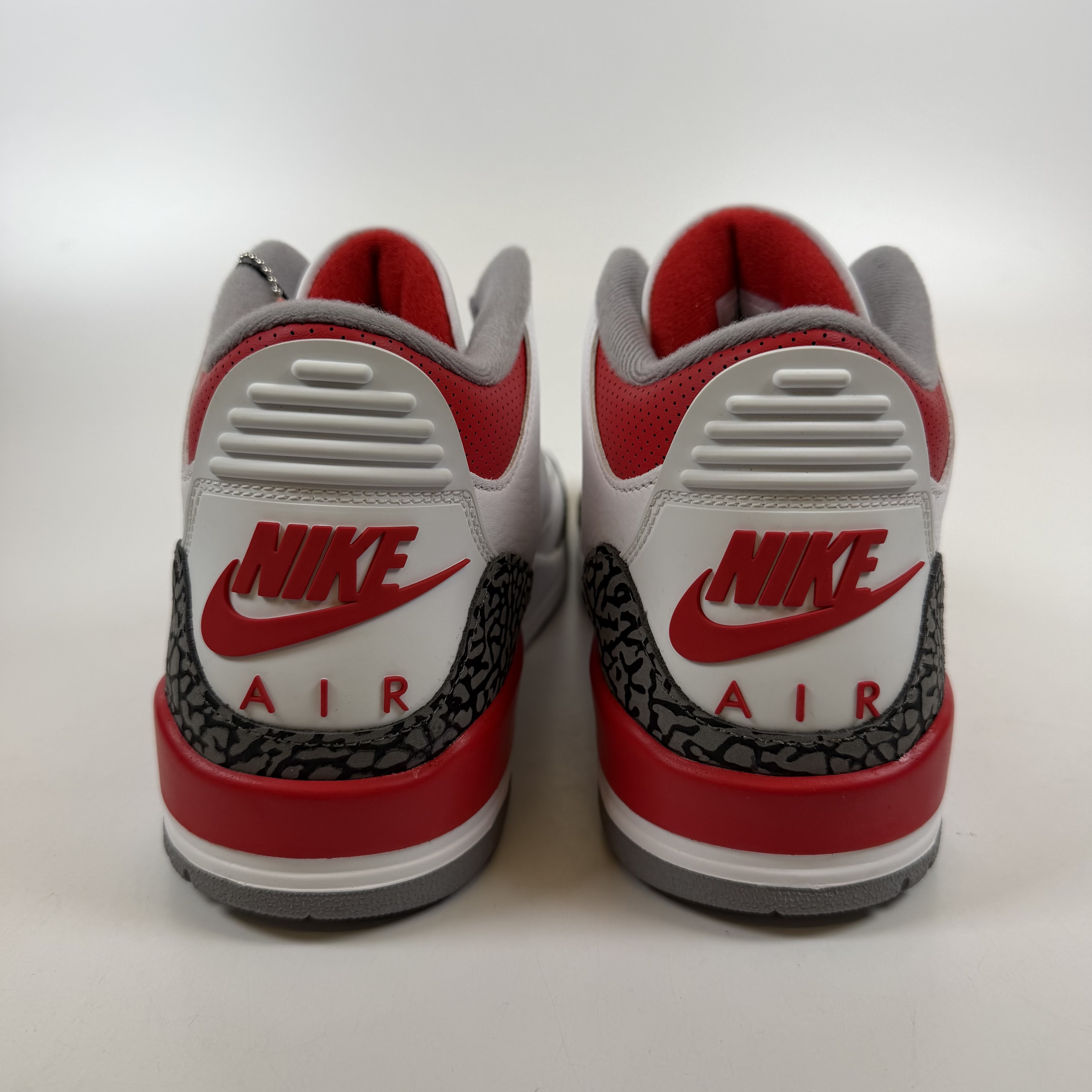 SP12564 Jordan 3 Retro Fire Red (2022)