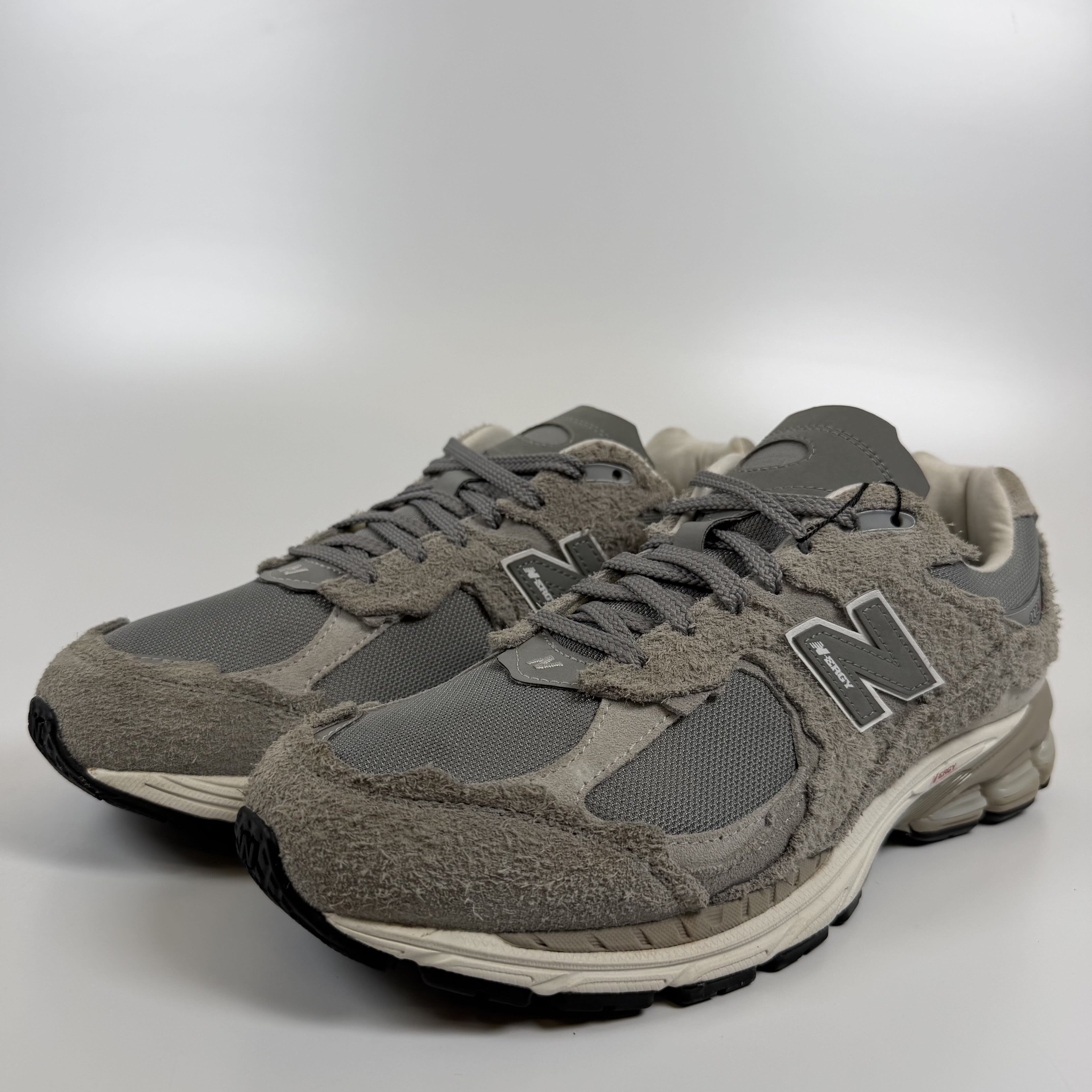 786070 New Balance 2002R Protection Pack Grey