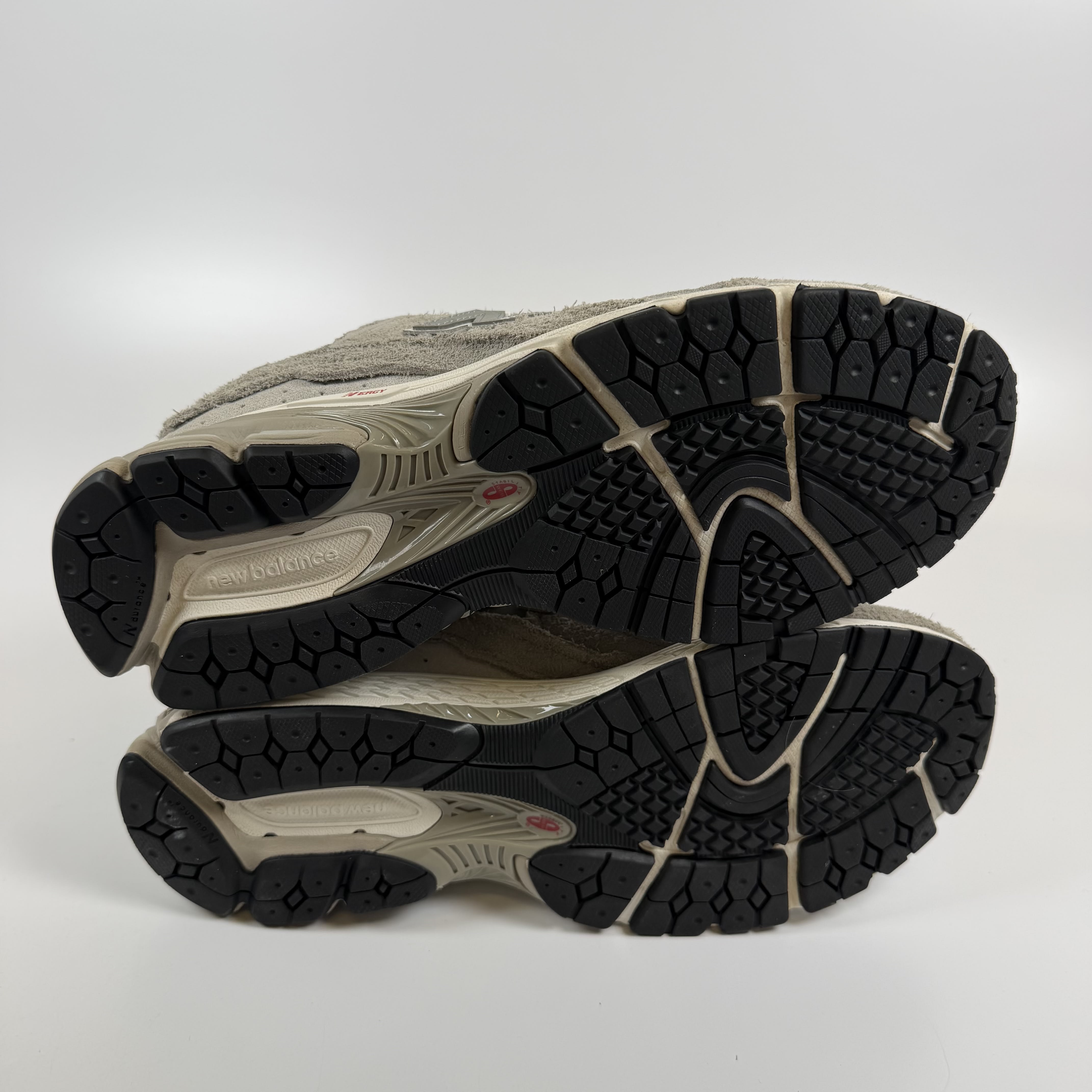 786070 New Balance 2002R Protection Pack Grey