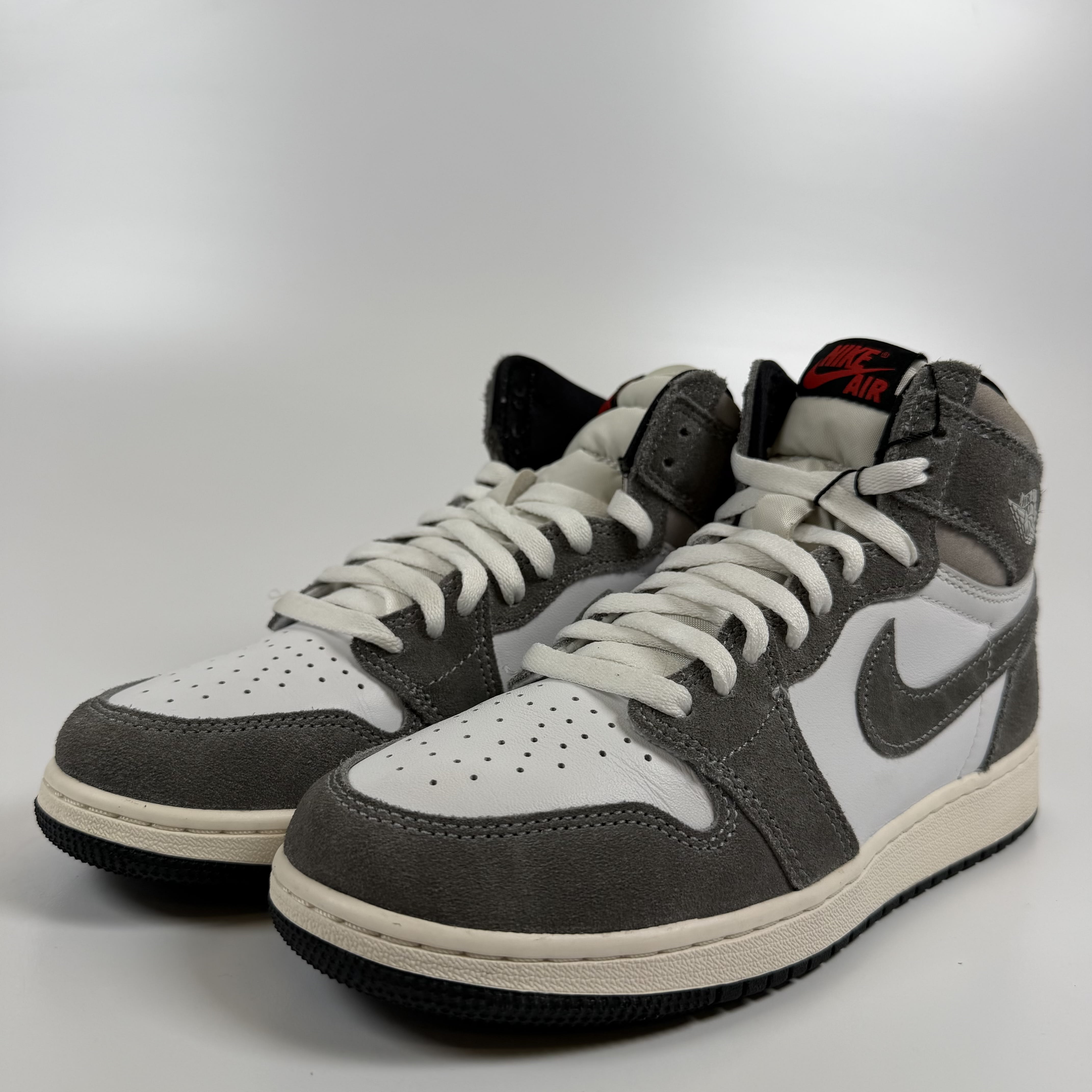 568321 Jordan 1 Retro High OG Washed Black (GS)