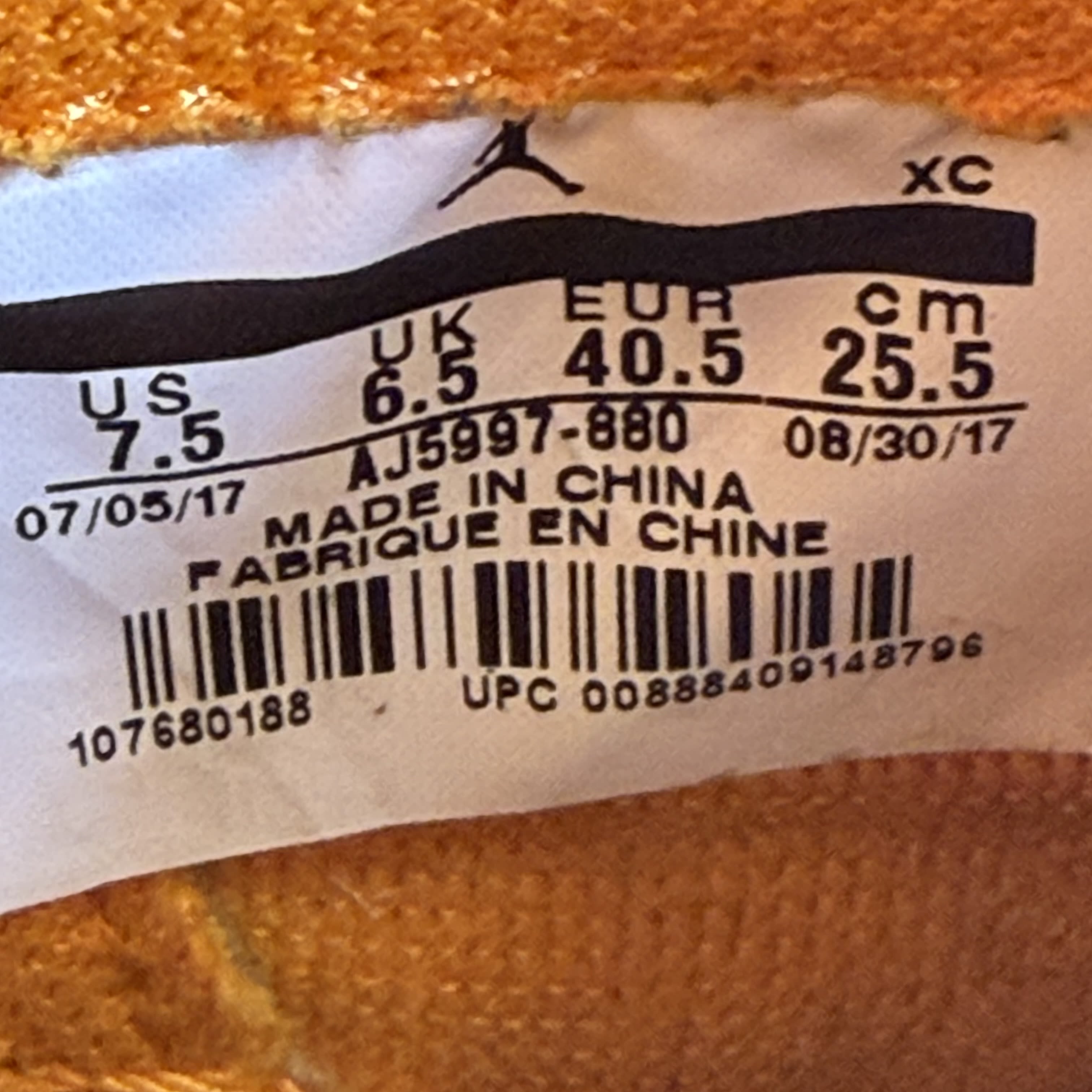 677292 Air Jordan 1 Retro High OG G8RD 'Orange Peel'