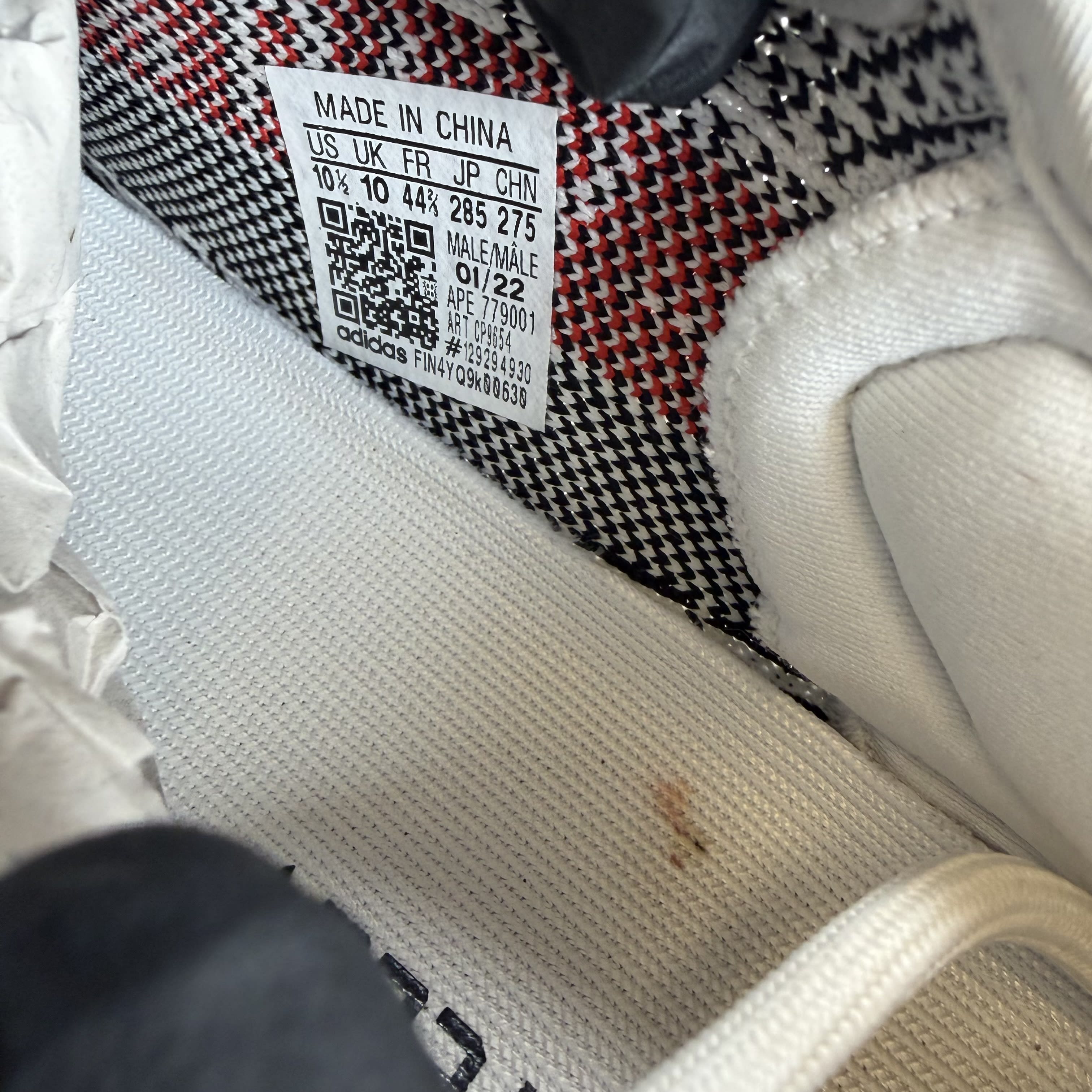 819417 adidas Yeezy Boost 350 V2 Zebra