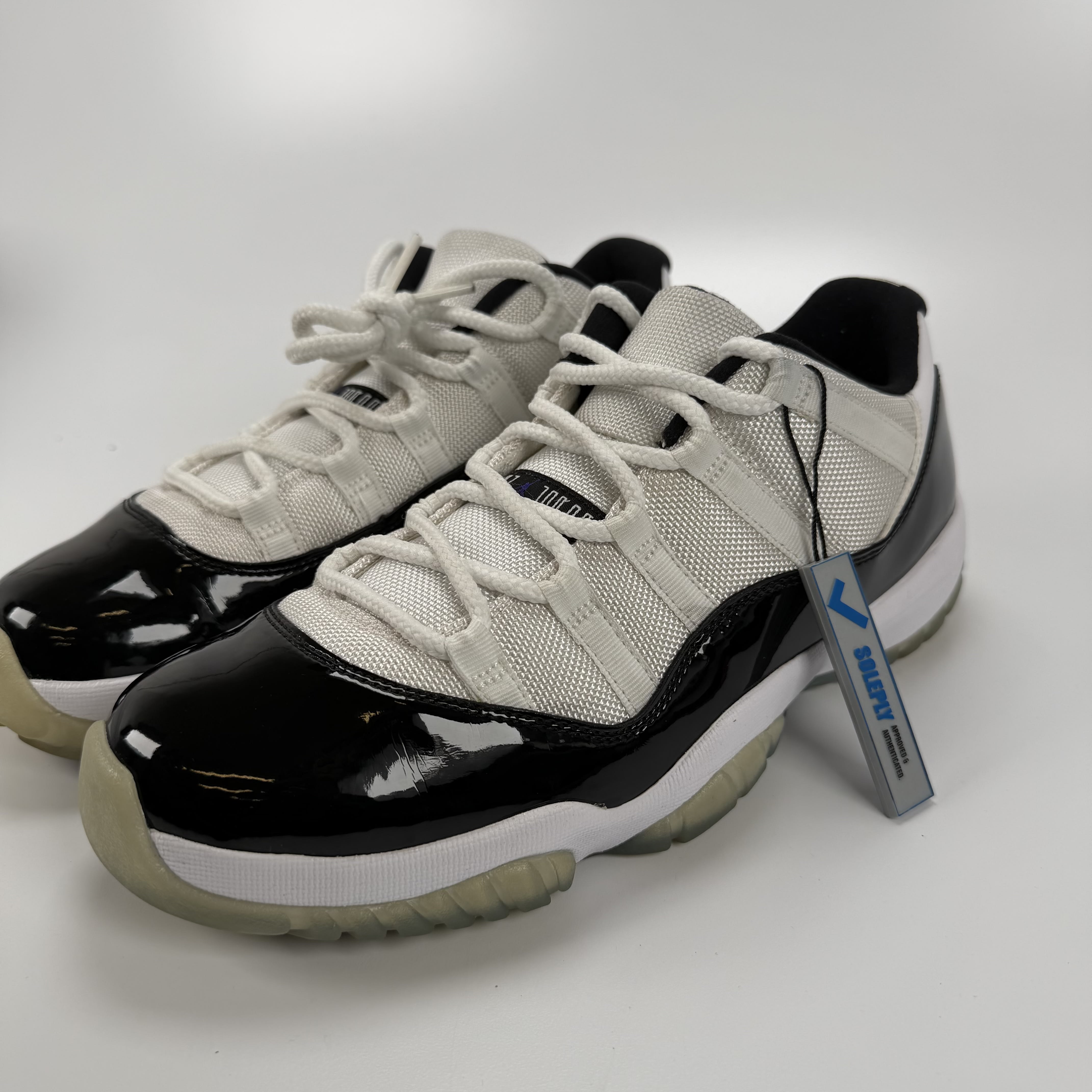 772435 Jordan 11 Retro Low Concord