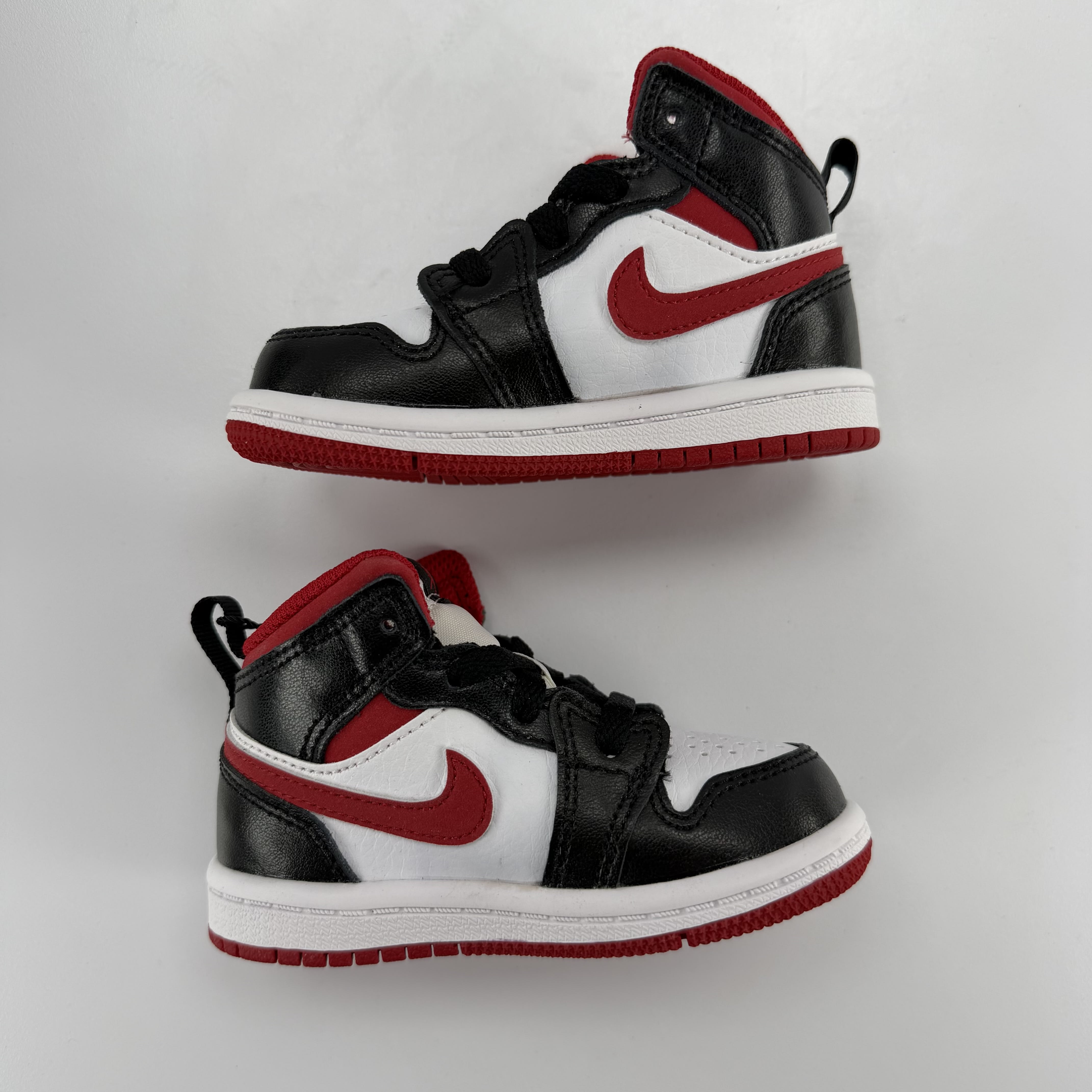 281795 Air Jordan 1 Mid TD 'Black Gym Red'