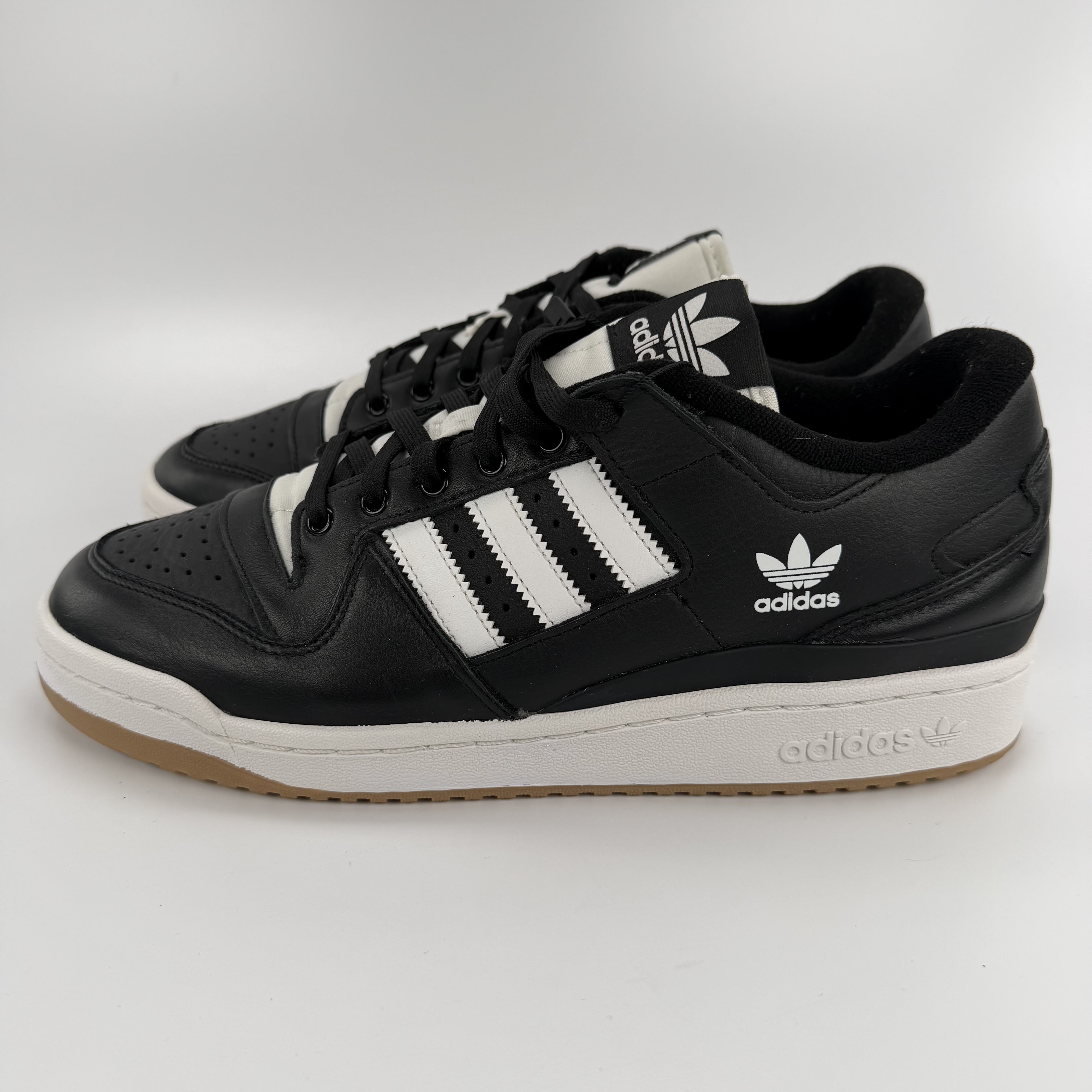 468565 adidas Forum 84 Low ADV Core Black Core White
