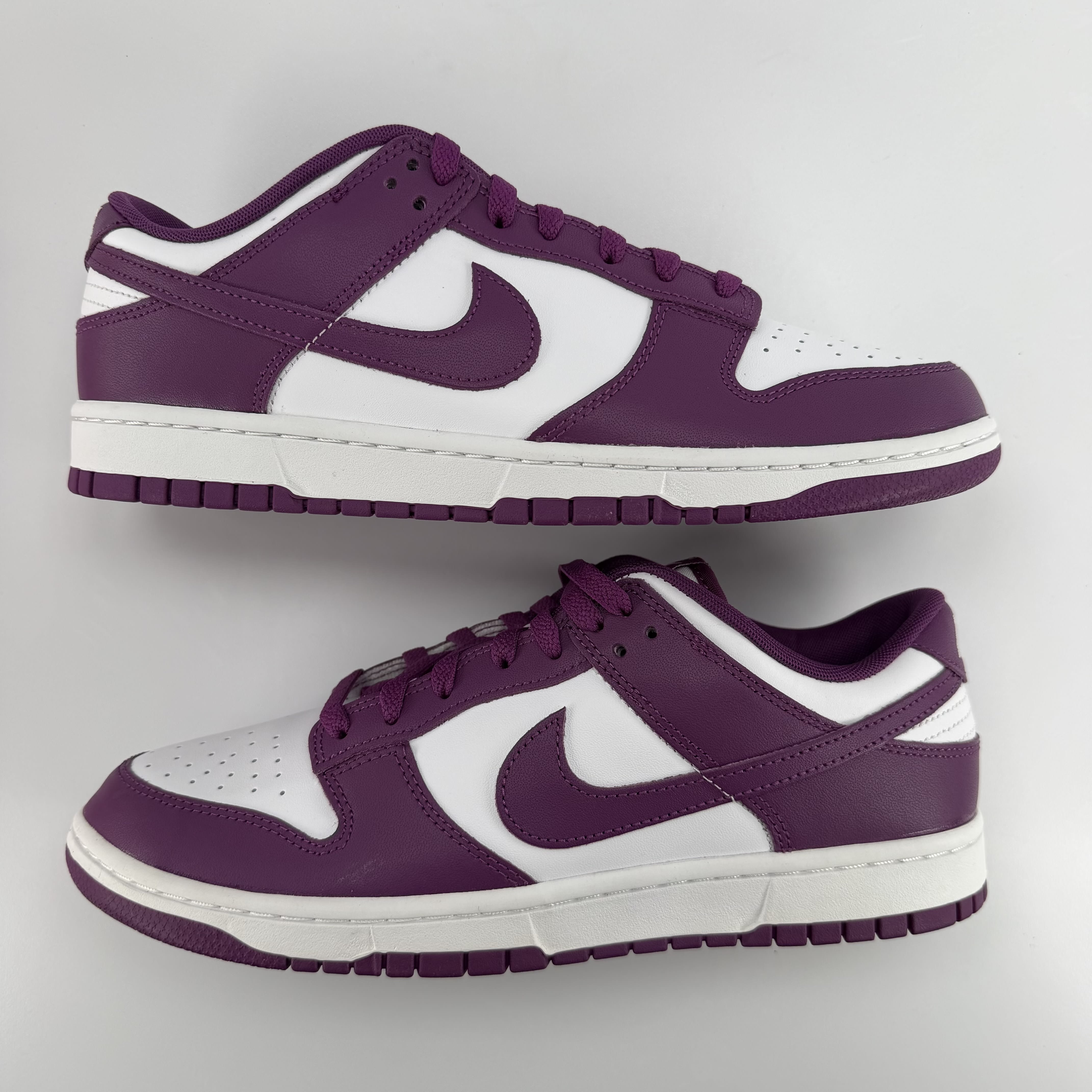 262591 Nike Dunk Low White Viotech