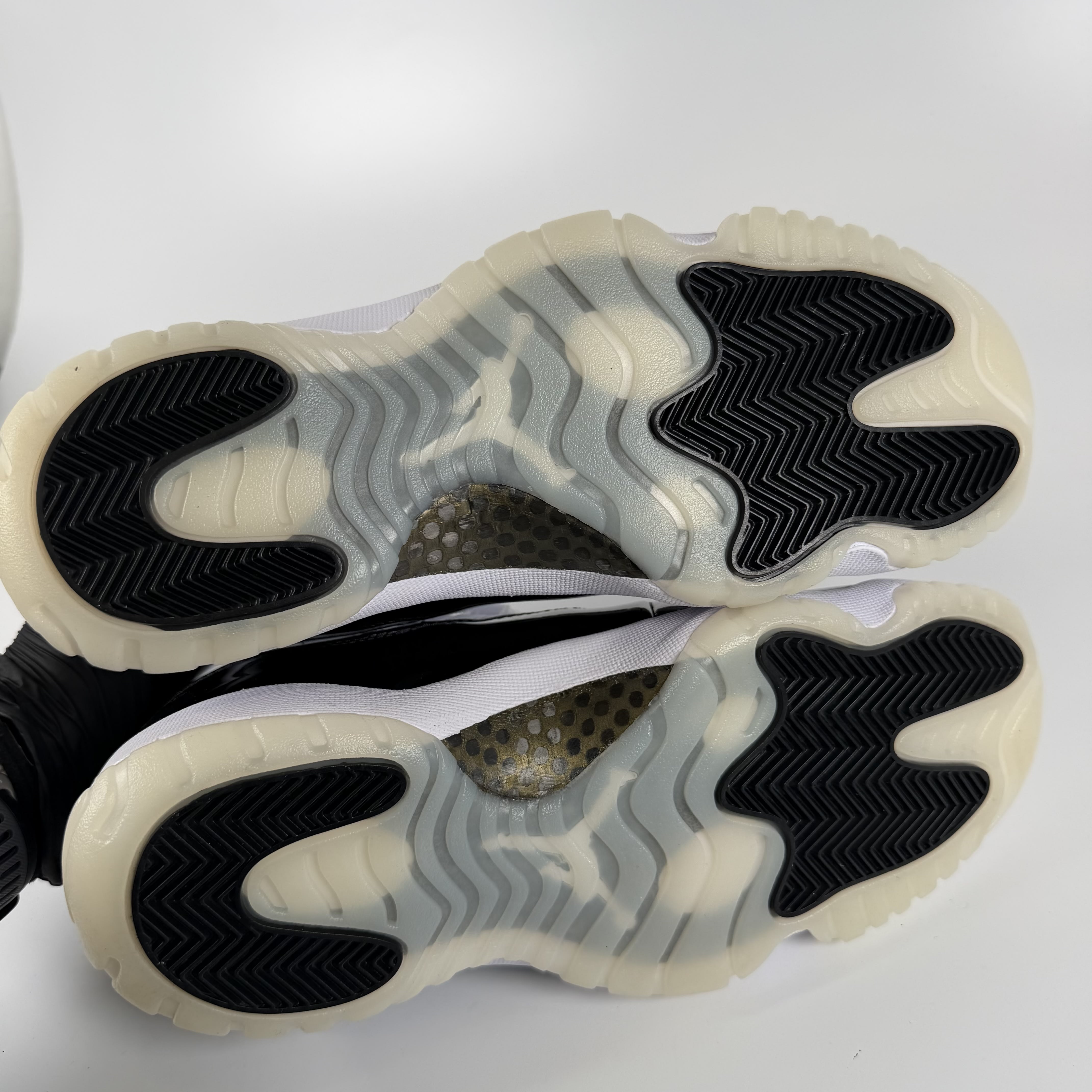 823519 Jordan 11 Retro DMP Gratitude (2023)