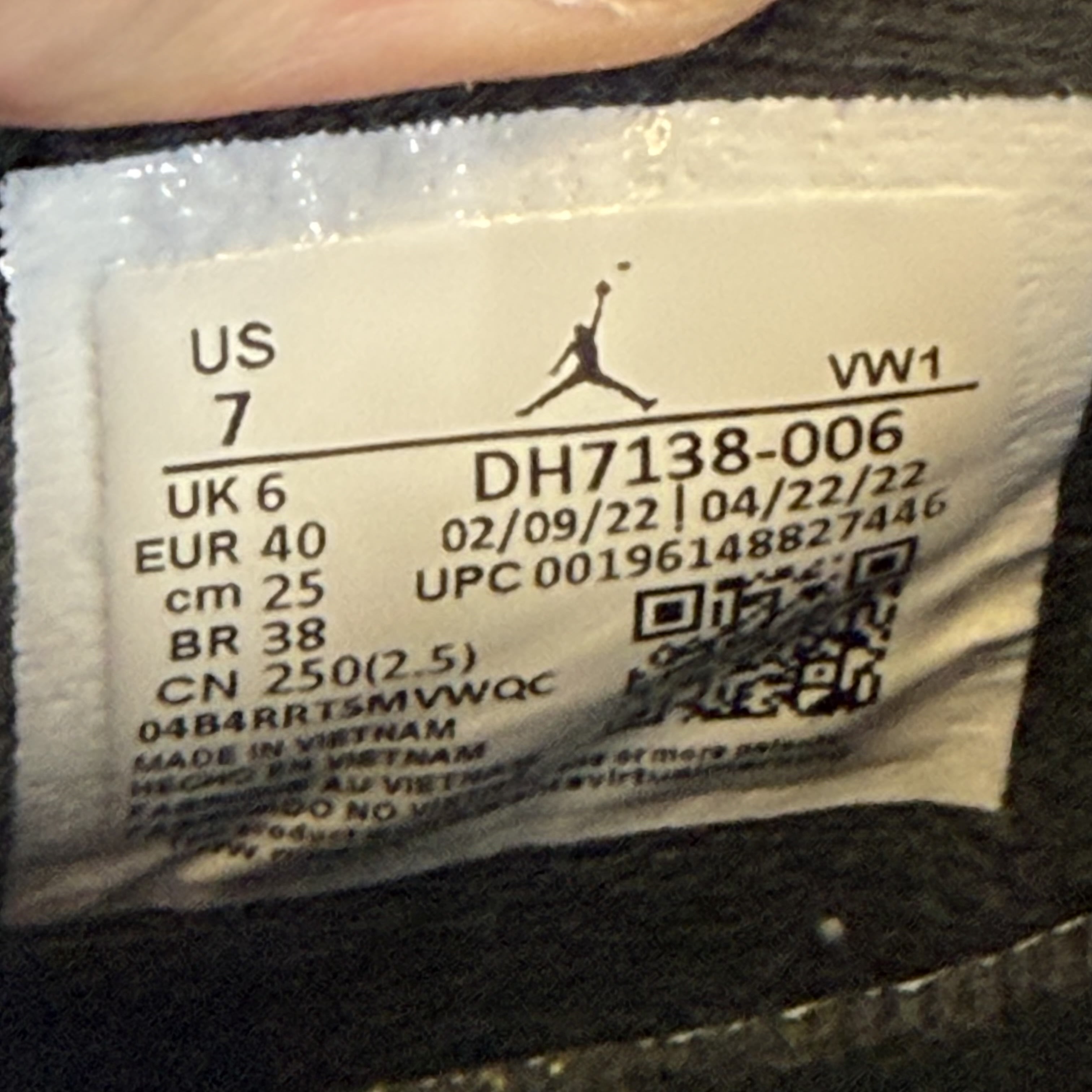 635922 Jordan 4 Retro SE Black Canvas