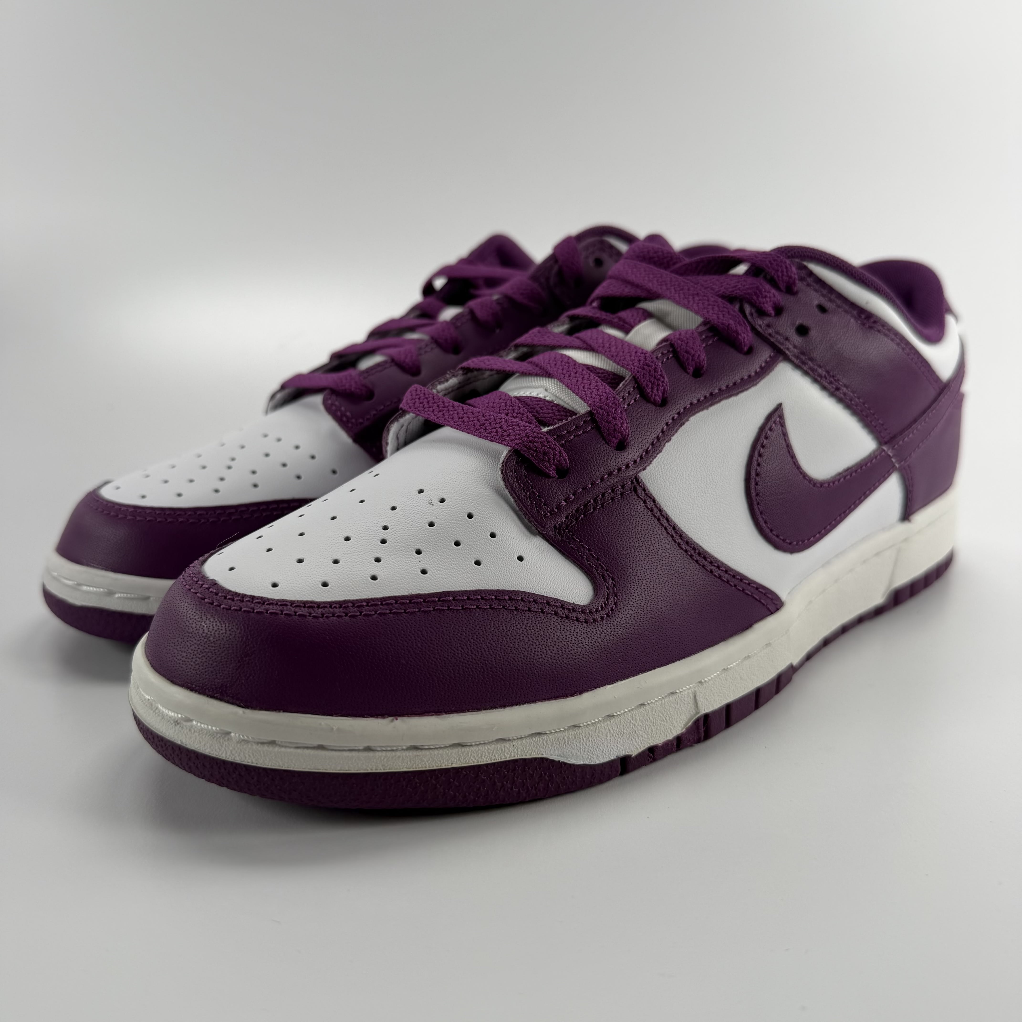 262592 Nike Dunk Low White Viotech