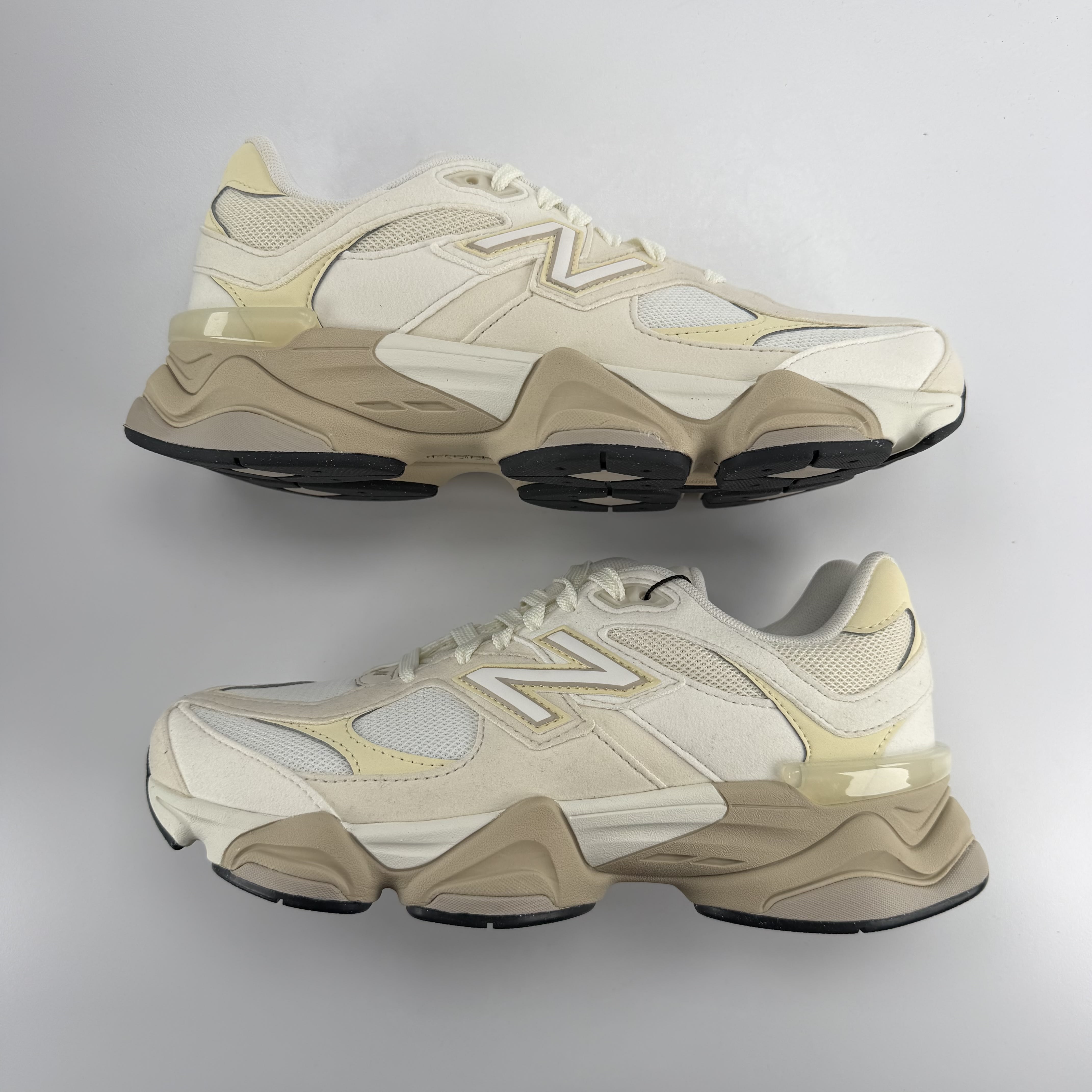 395497 New Balance 9060 Sea Salt Linen (GS)