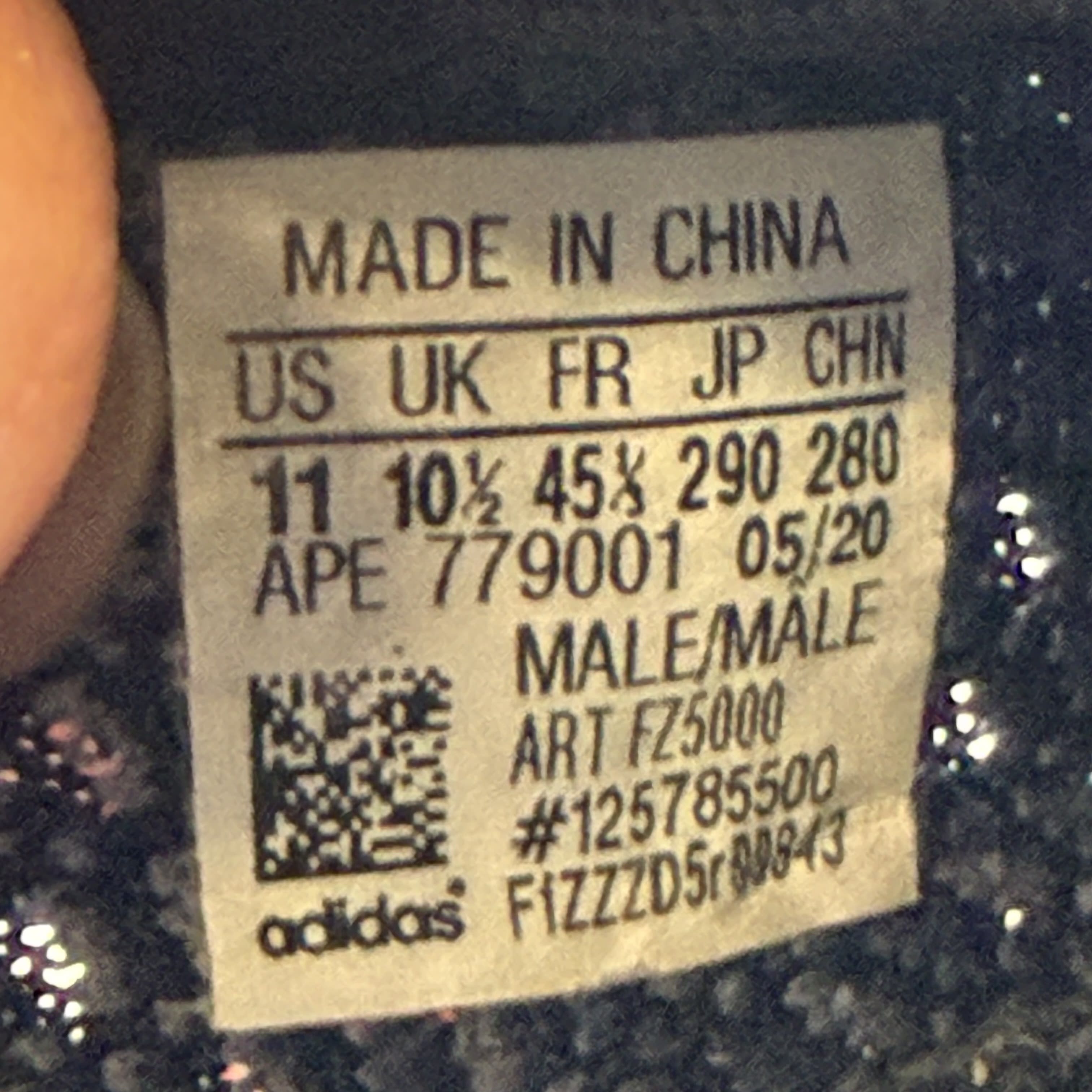 633801 adidas Yeezy Boost 350 V2 Carbon