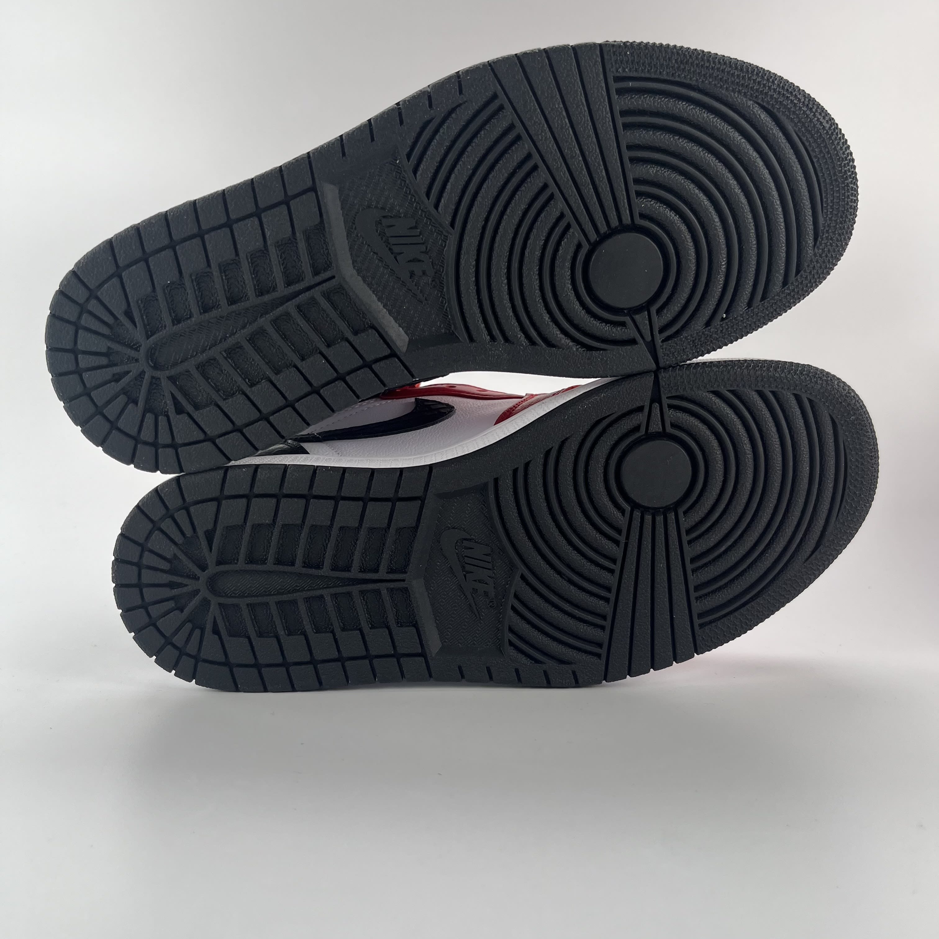 437219 Wmns Air Jordan 1 Retro High OG 'Satin Red'