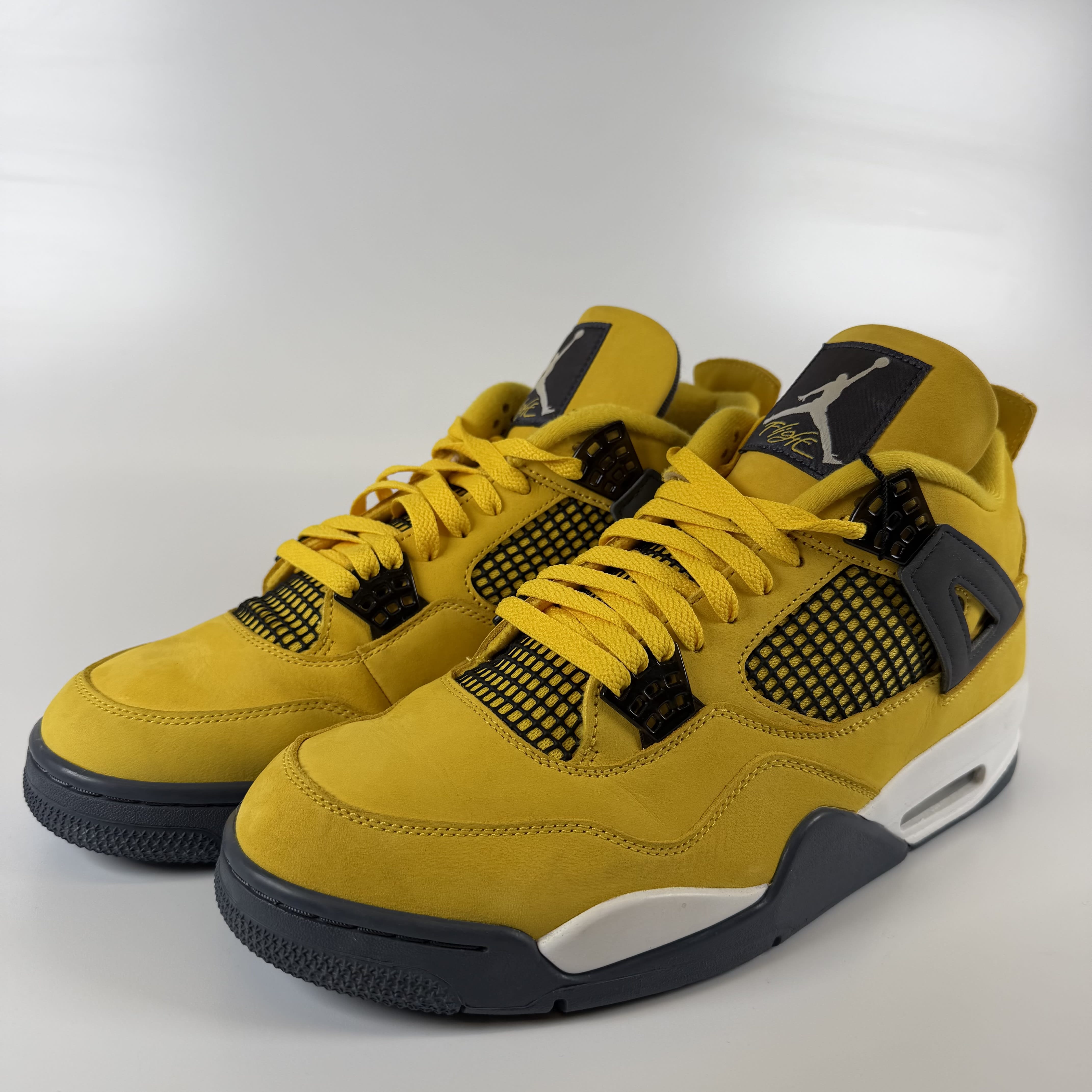 SP6923 Jordan 4 Retro Lightning (2021)