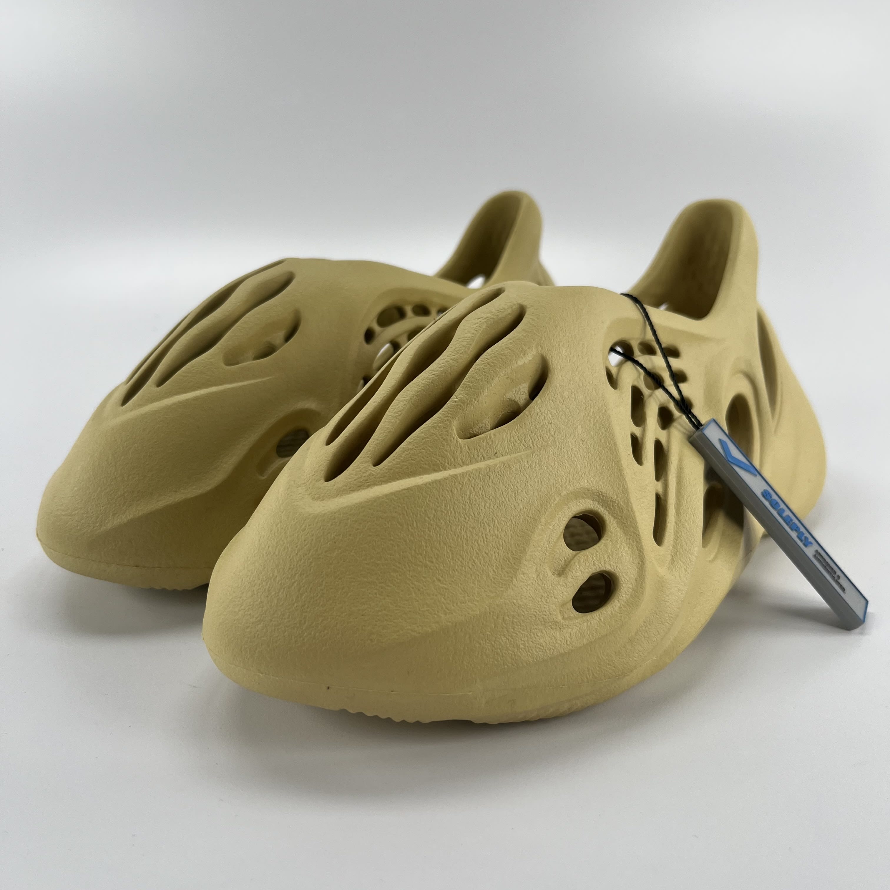 312194 adidas Yeezy Foam RNNR Sulfur