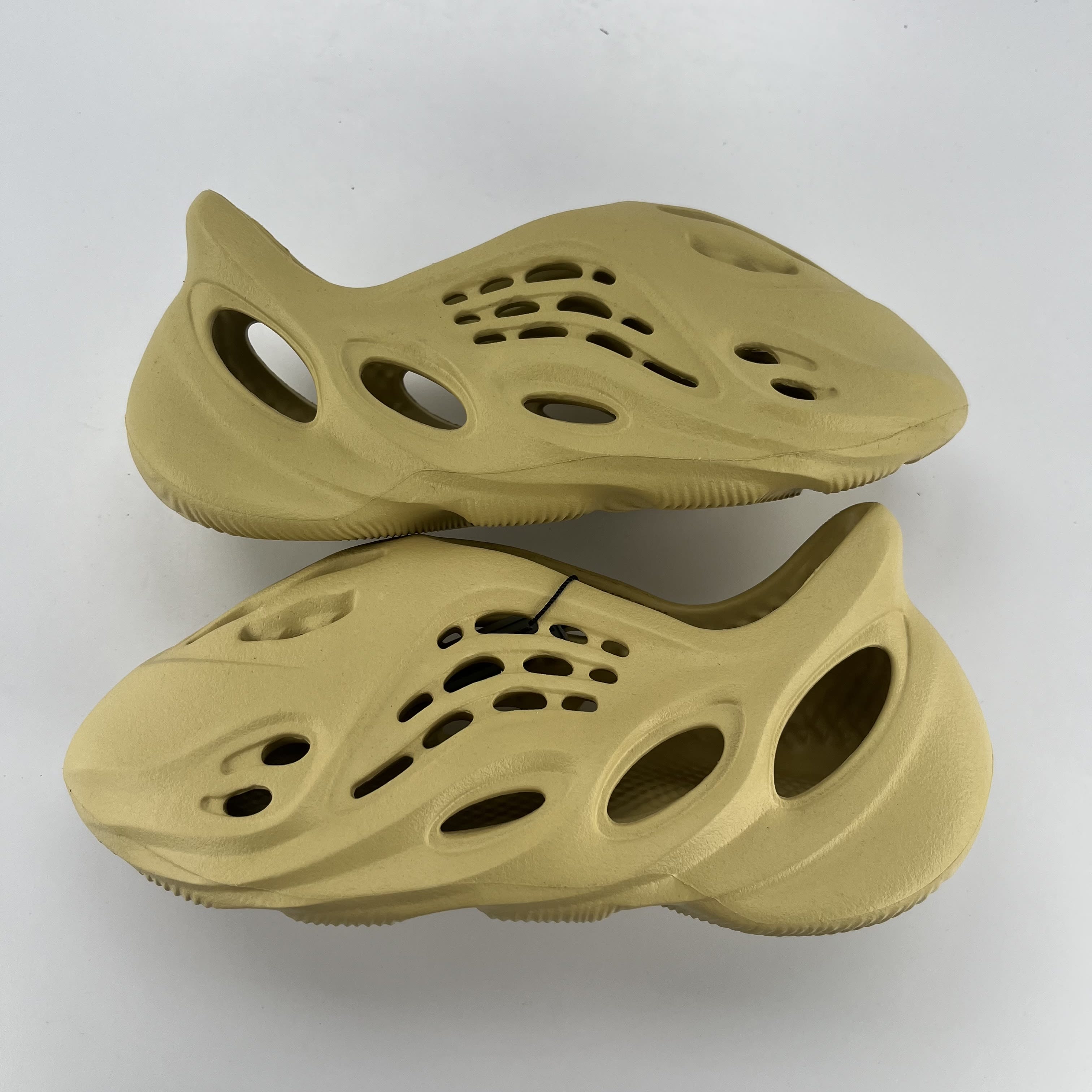 312194 adidas Yeezy Foam RNNR Sulfur