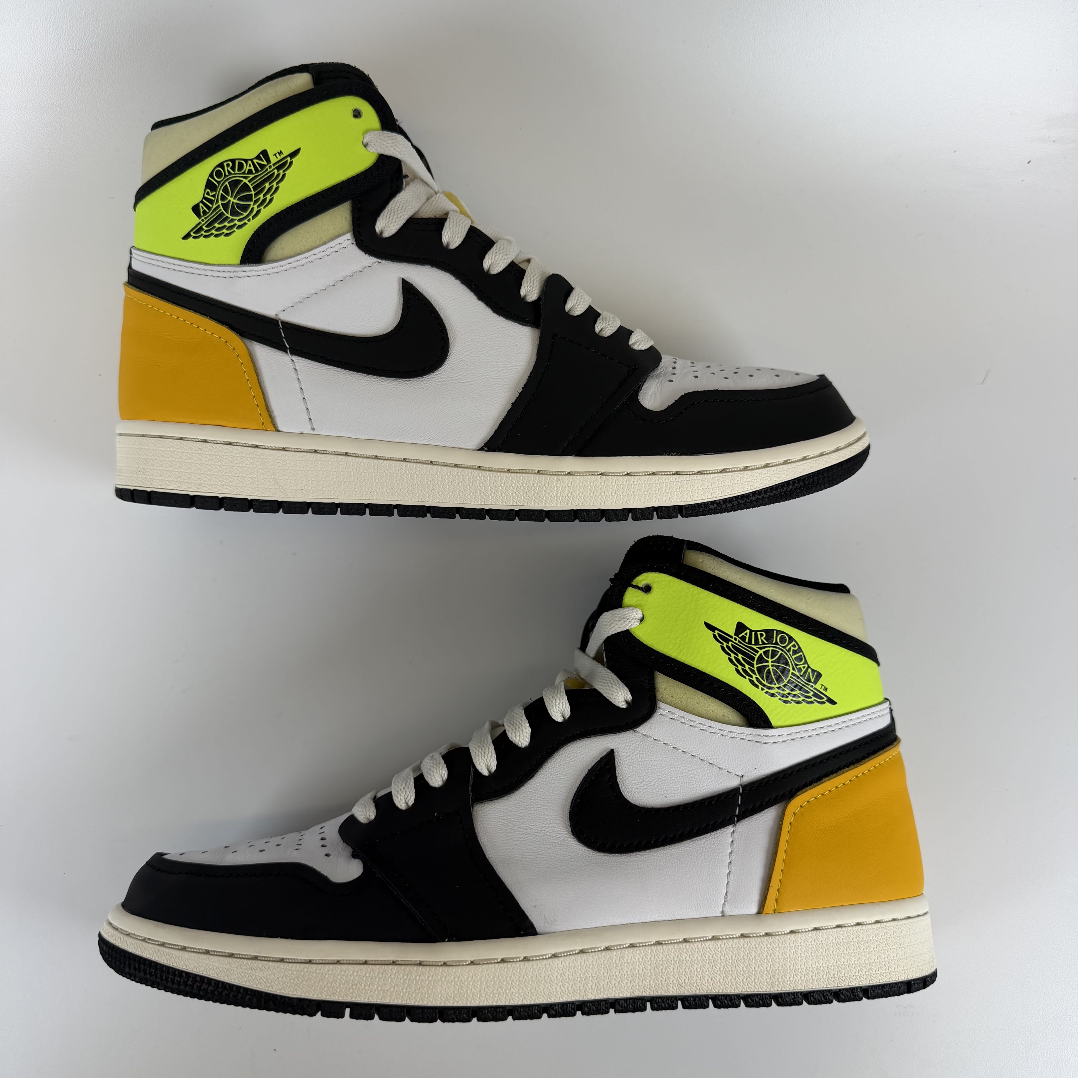 SP7035 Jordan 1 Retro High White Black Volt University Gold