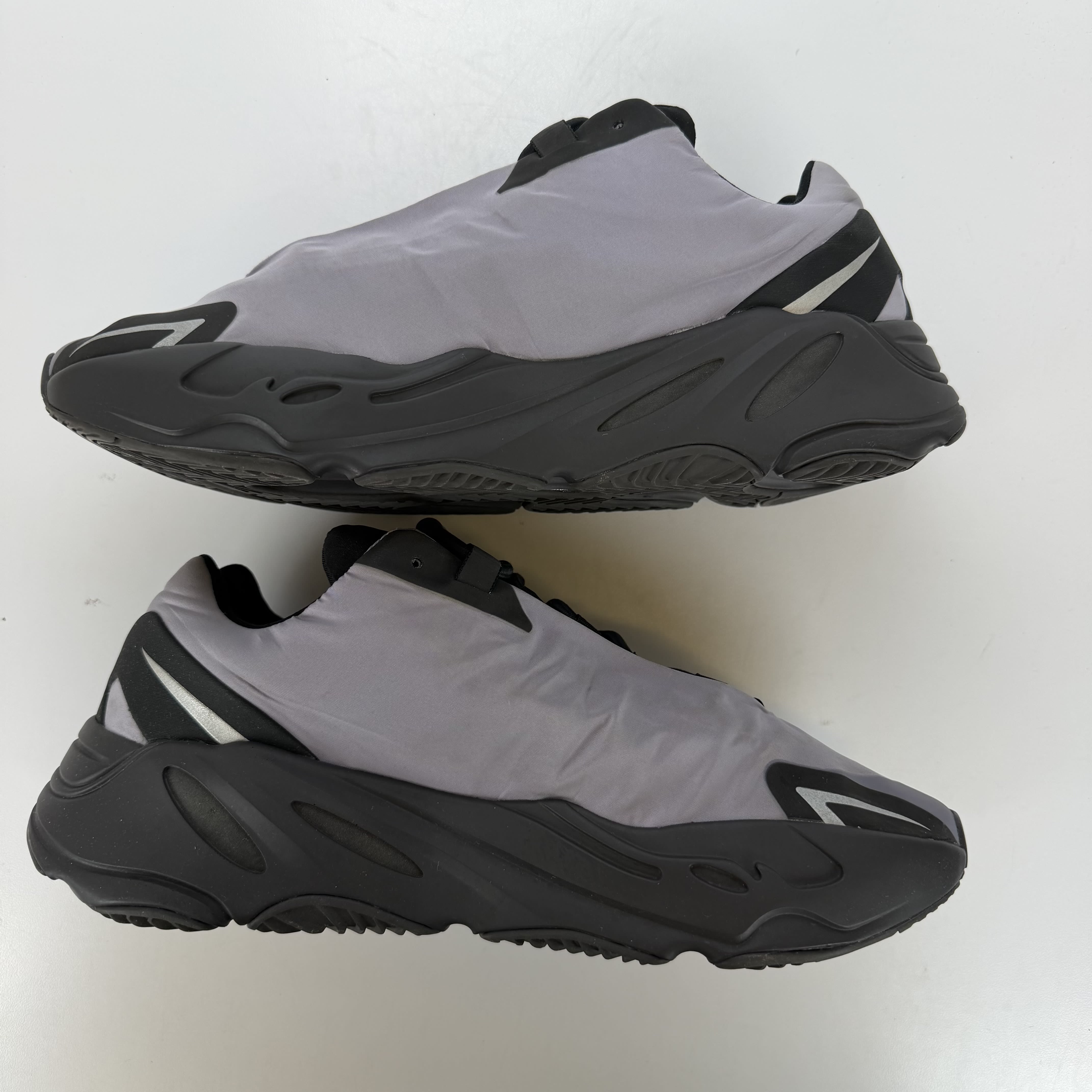 351835 Yeezy Boost 700 MNVN 'Geode'