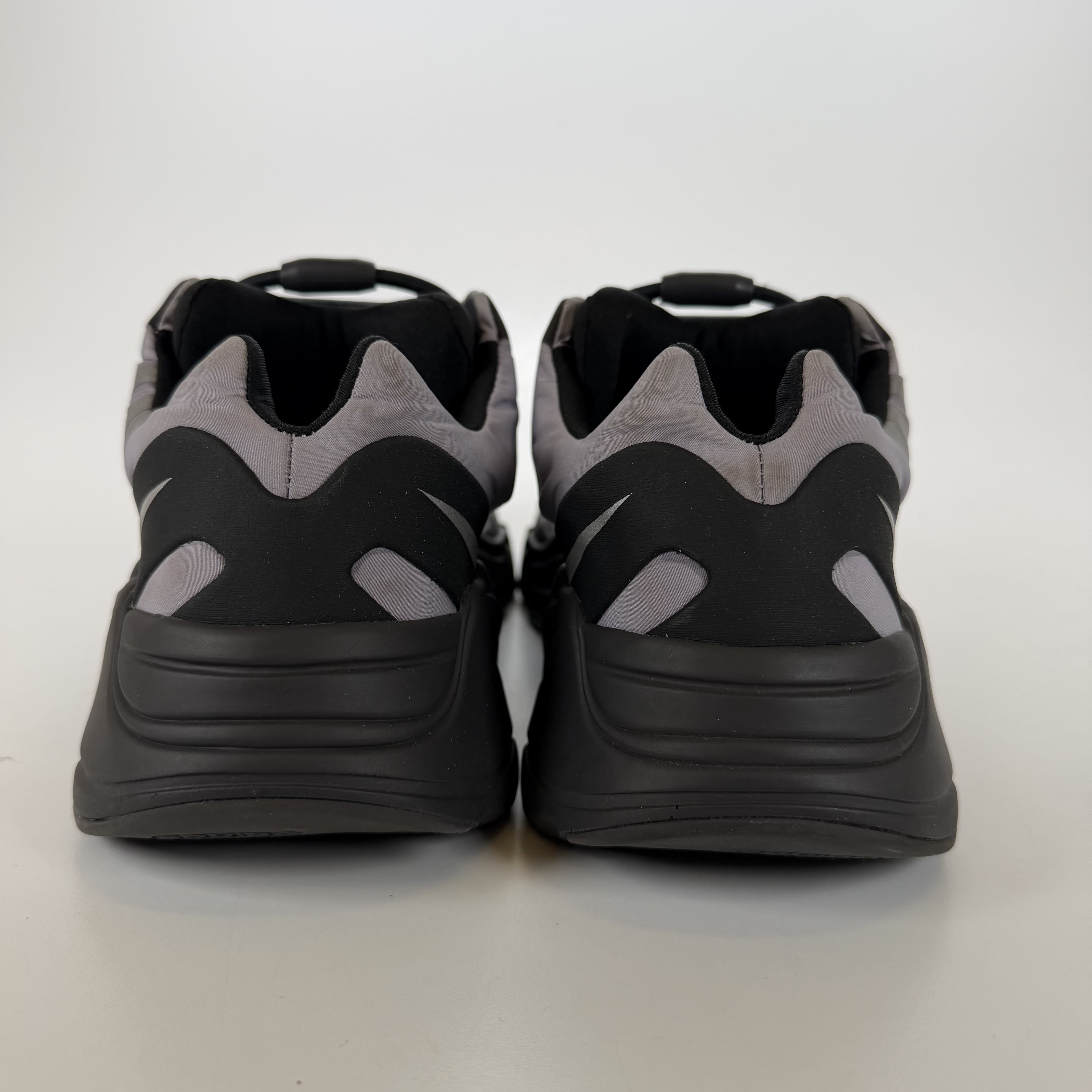 351835 Yeezy Boost 700 MNVN 'Geode'