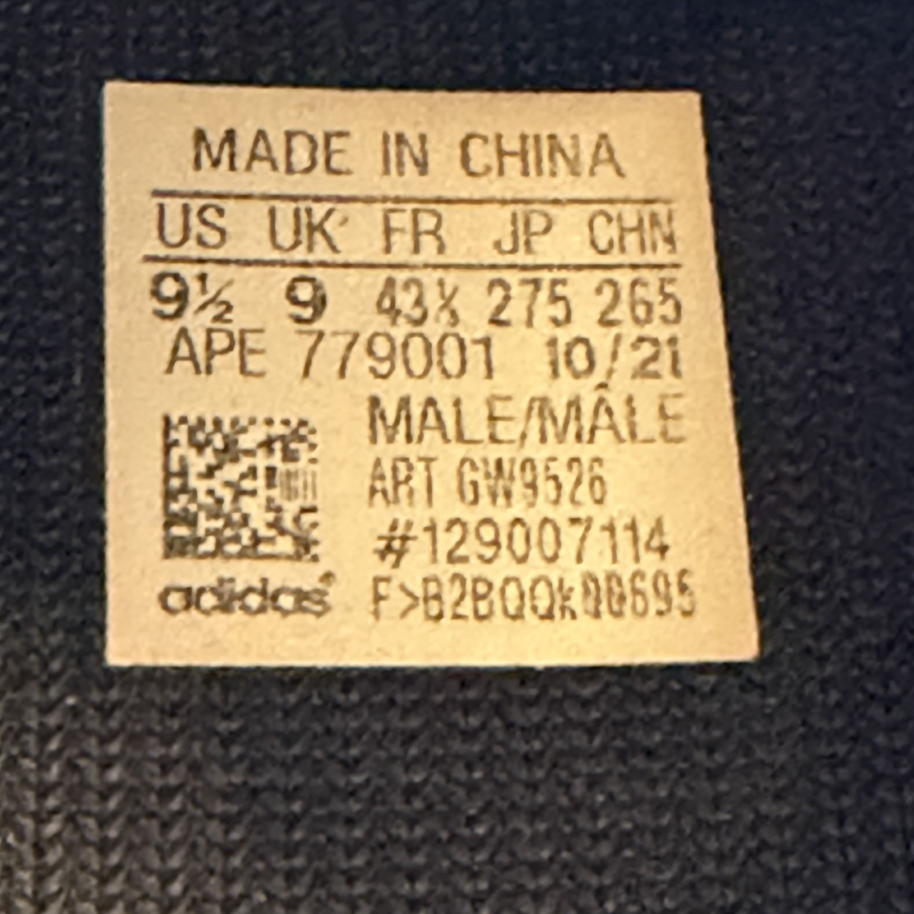 351835 Yeezy Boost 700 MNVN 'Geode'