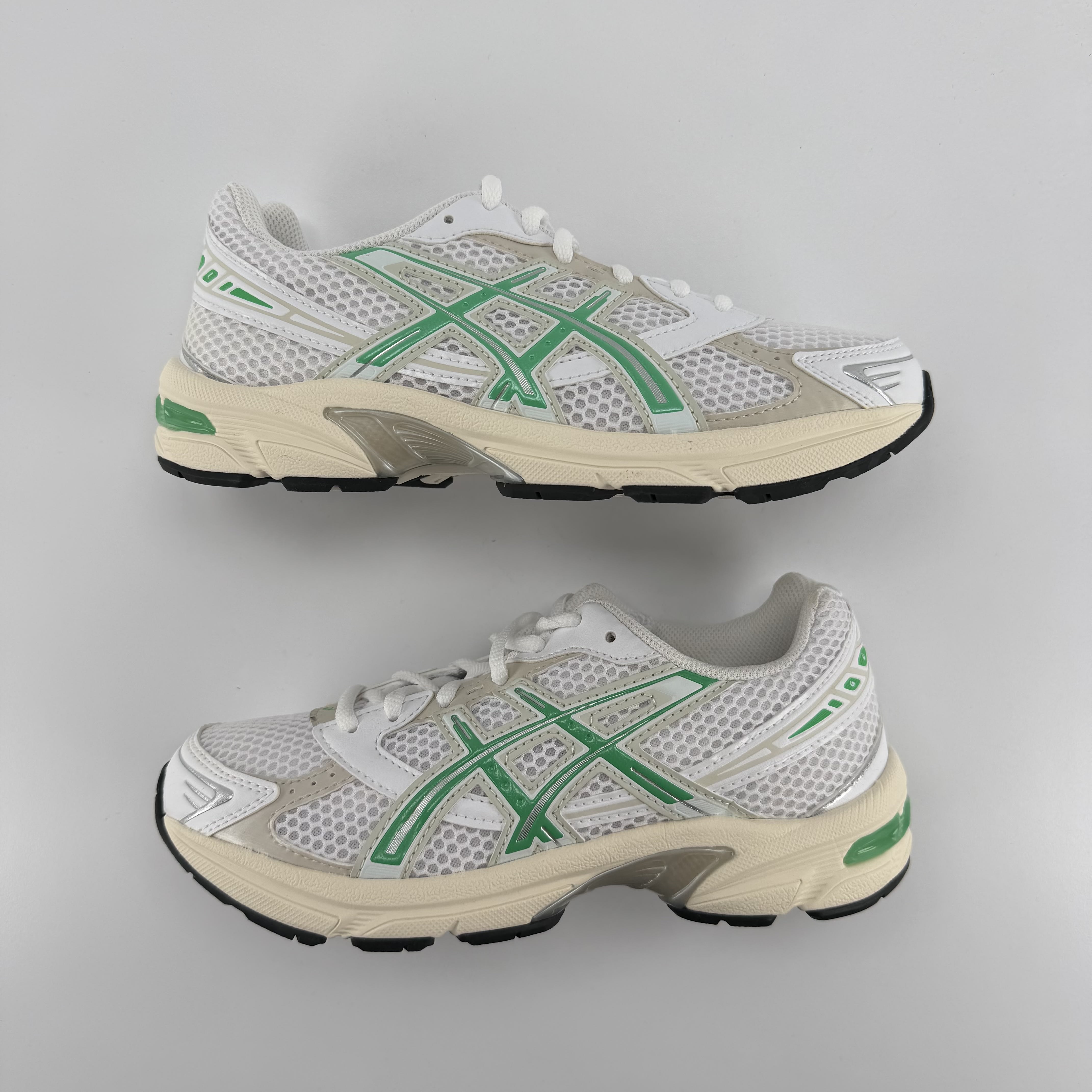 267440 ASICS Gel-1130 White Malachite Green Off White Midsole (Women's)