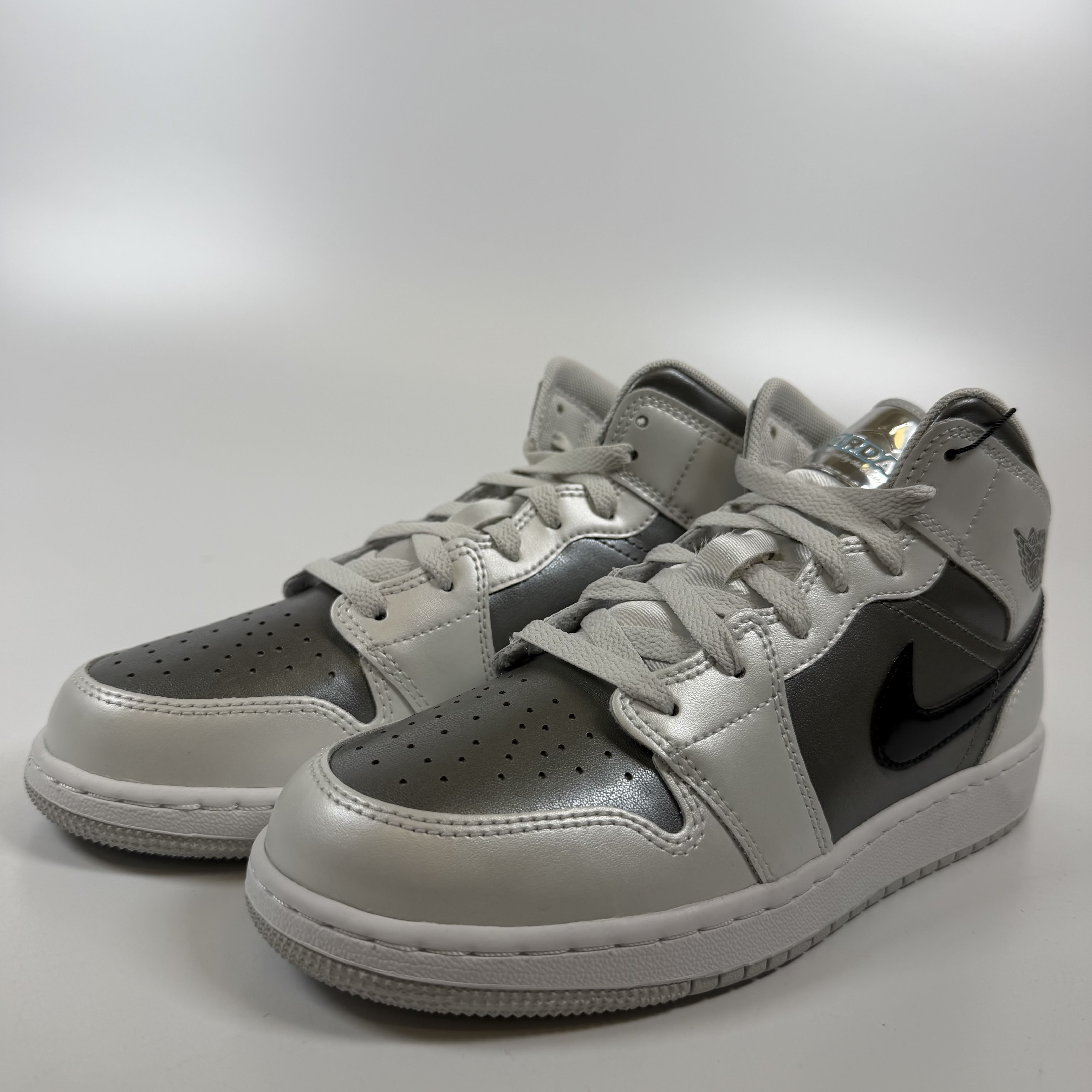 SP9923 Jordan 1 Mid SE Inspired by the Greatest (GS)