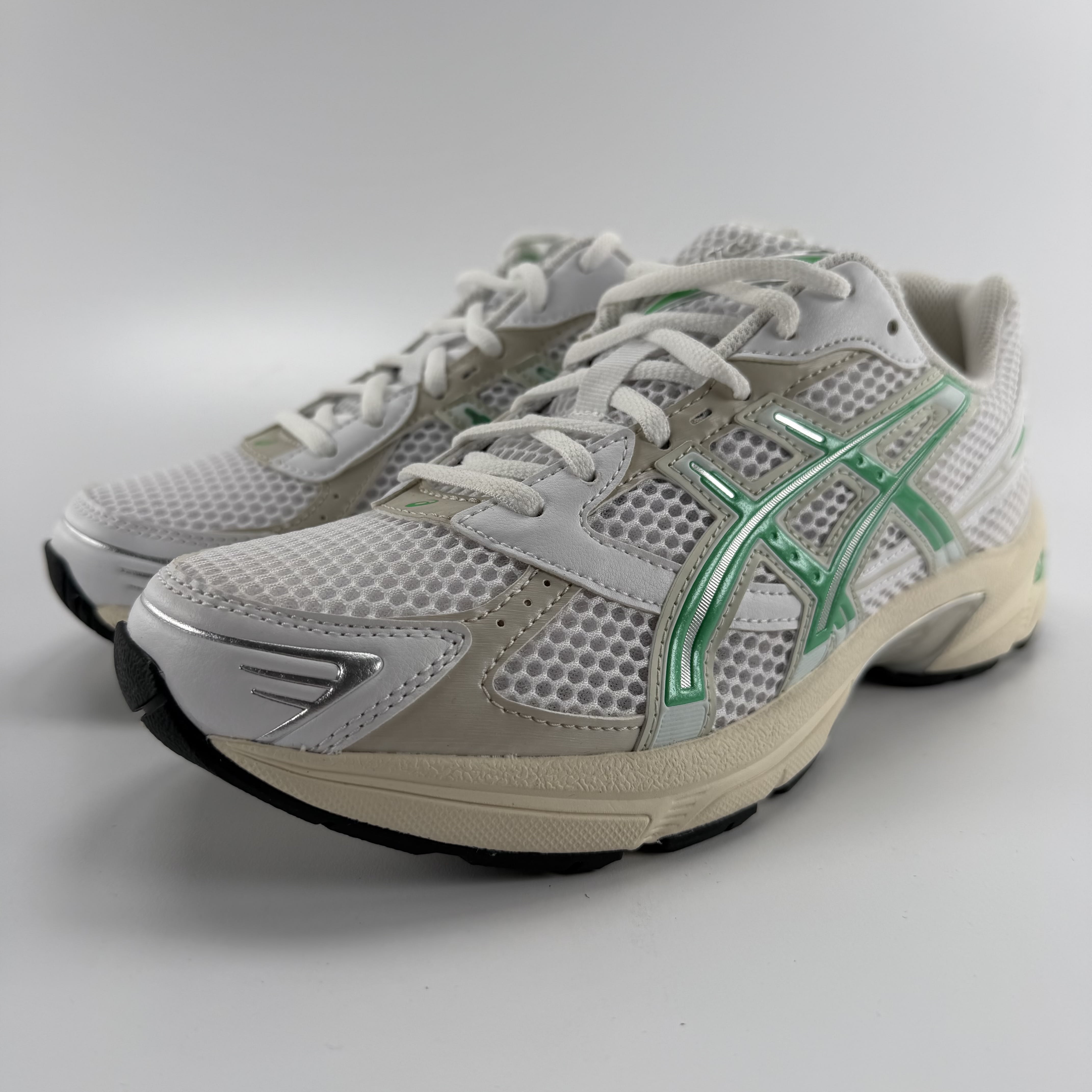 267467 ASICS Gel-1130 White Malachite Green Off White Midsole (Women's)