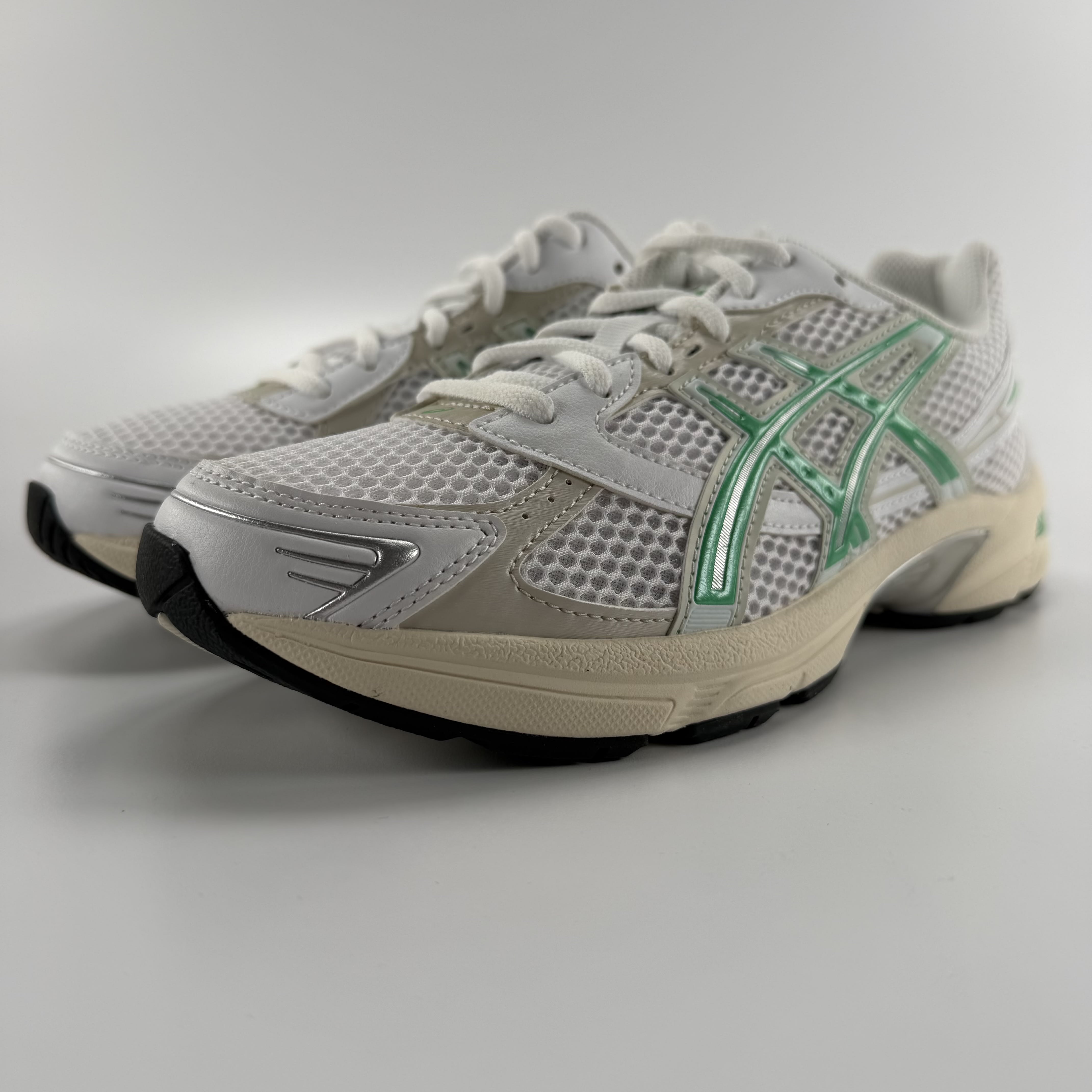 267476 ASICS Gel-1130 White Malachite Green Off White Midsole (Women's)