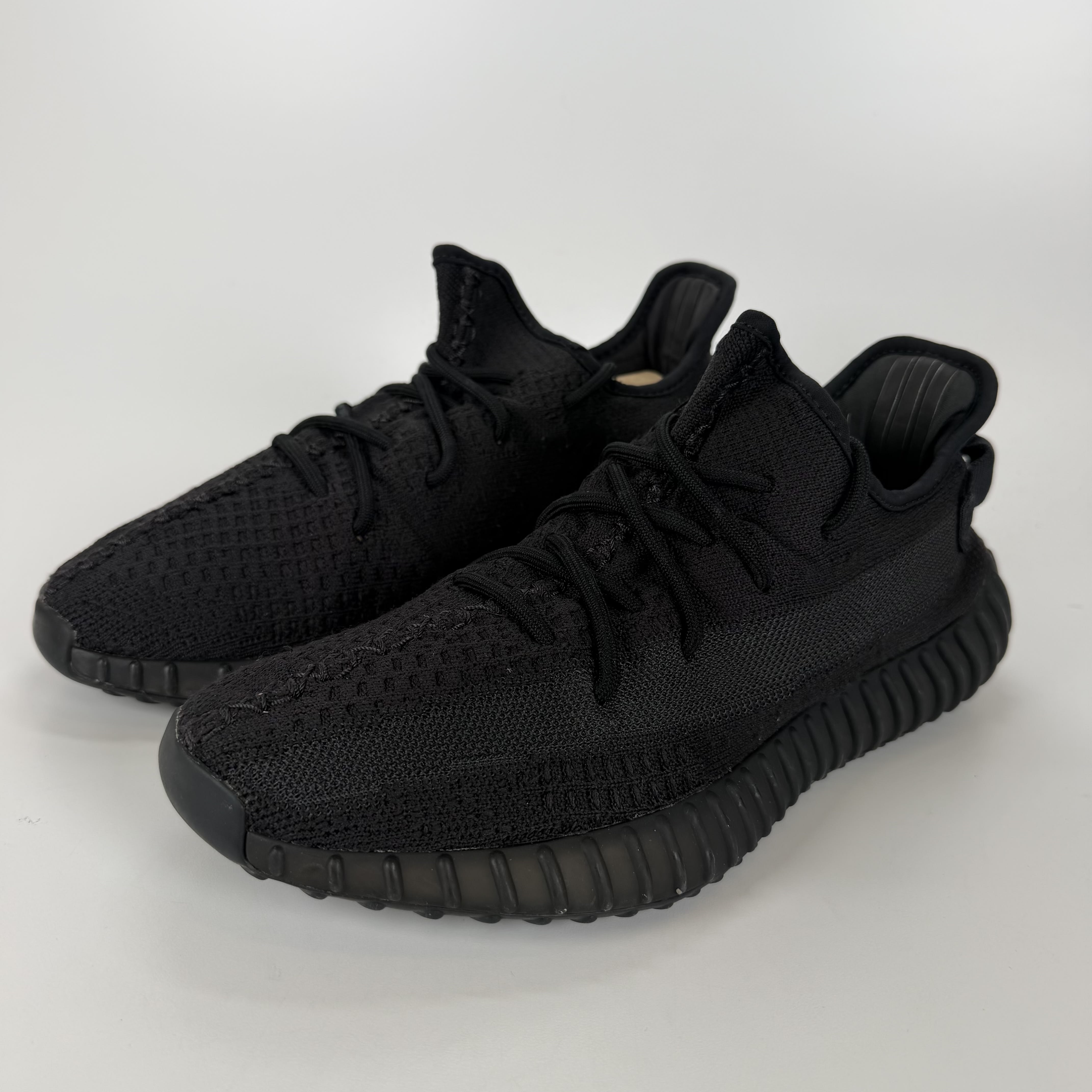 565711 adidas Yeezy Boost 350 V2 Onyx