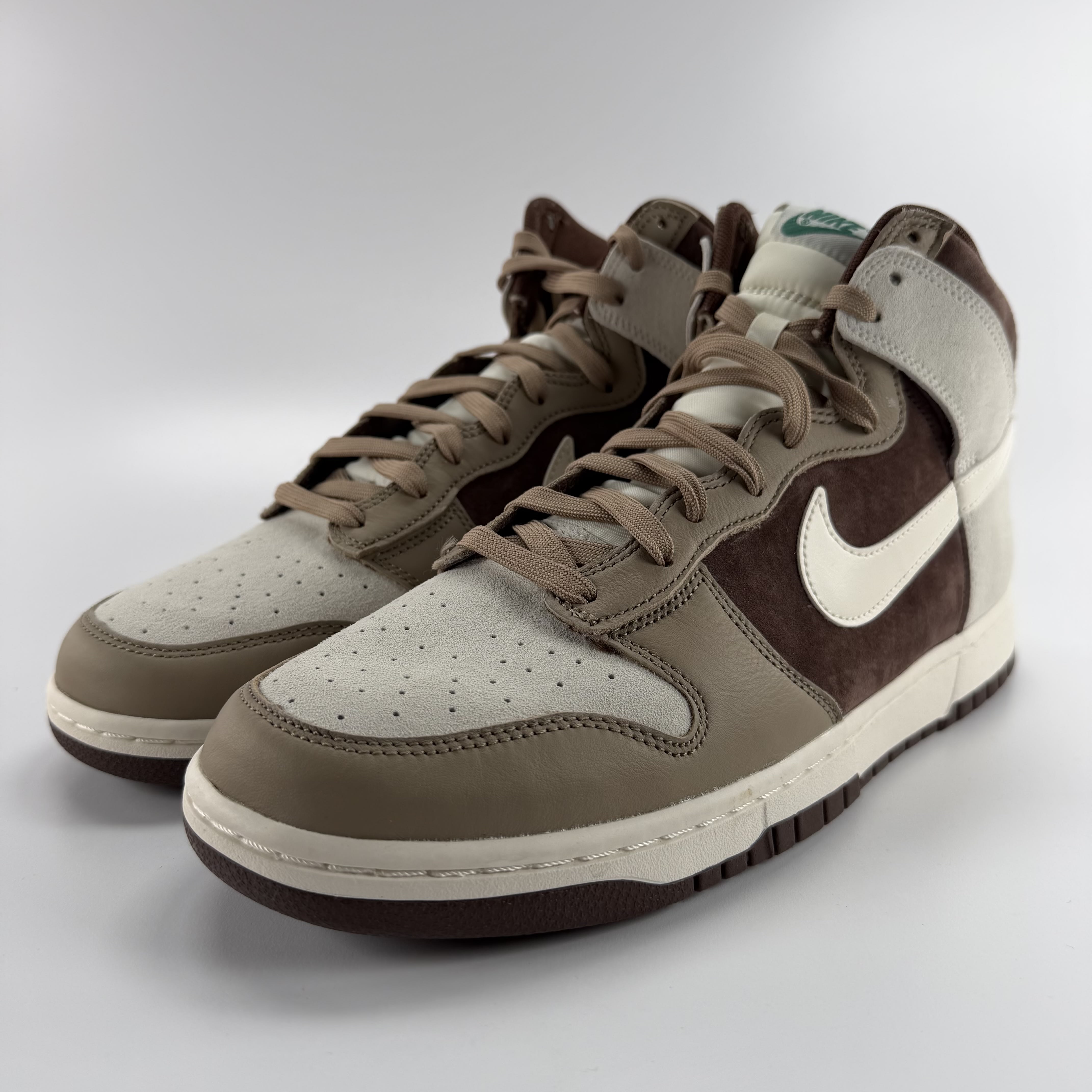 436907 Nike Dunk High 'Light Chocolate'
