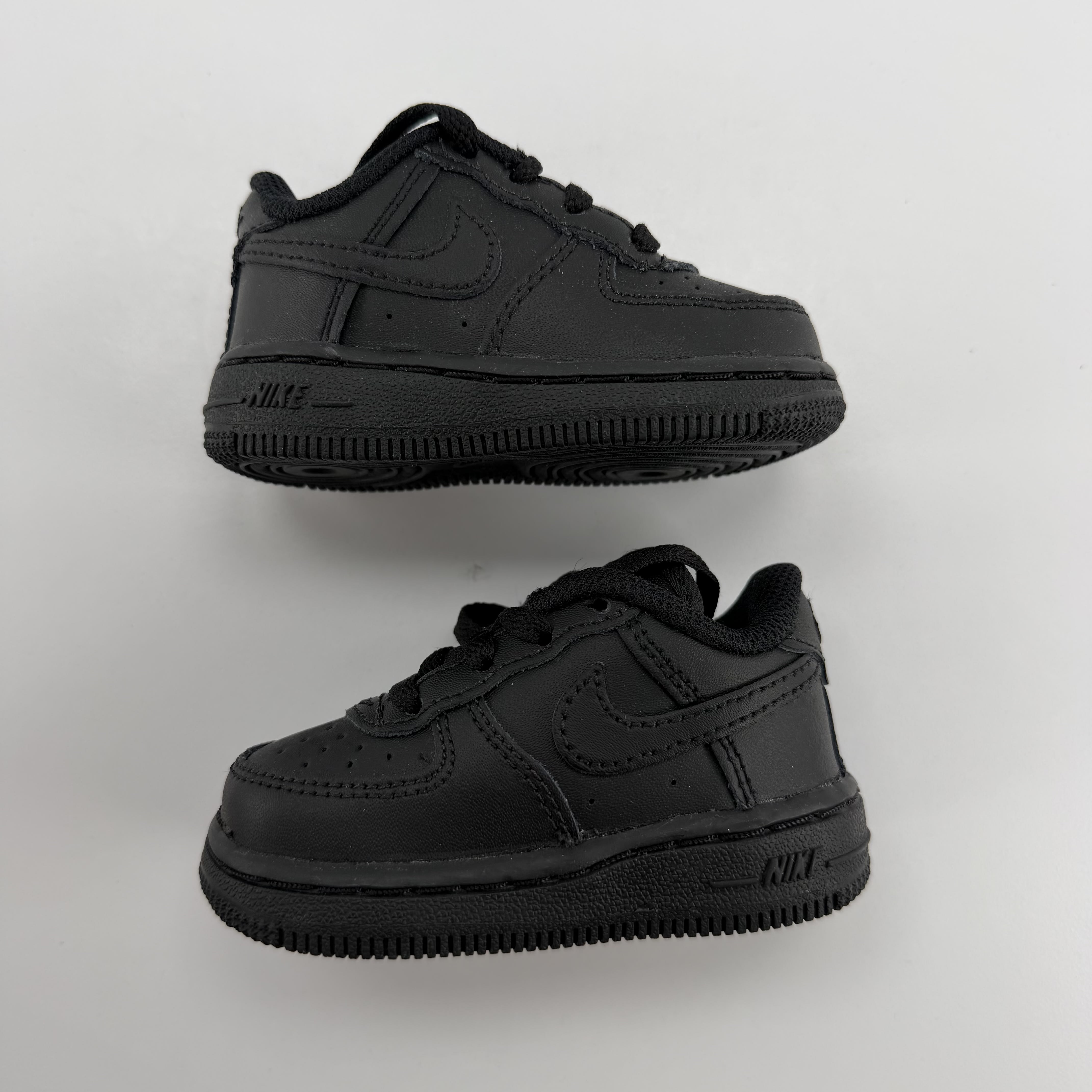 272960 Nike Air Force 1 Low LE Triple Black (TD)