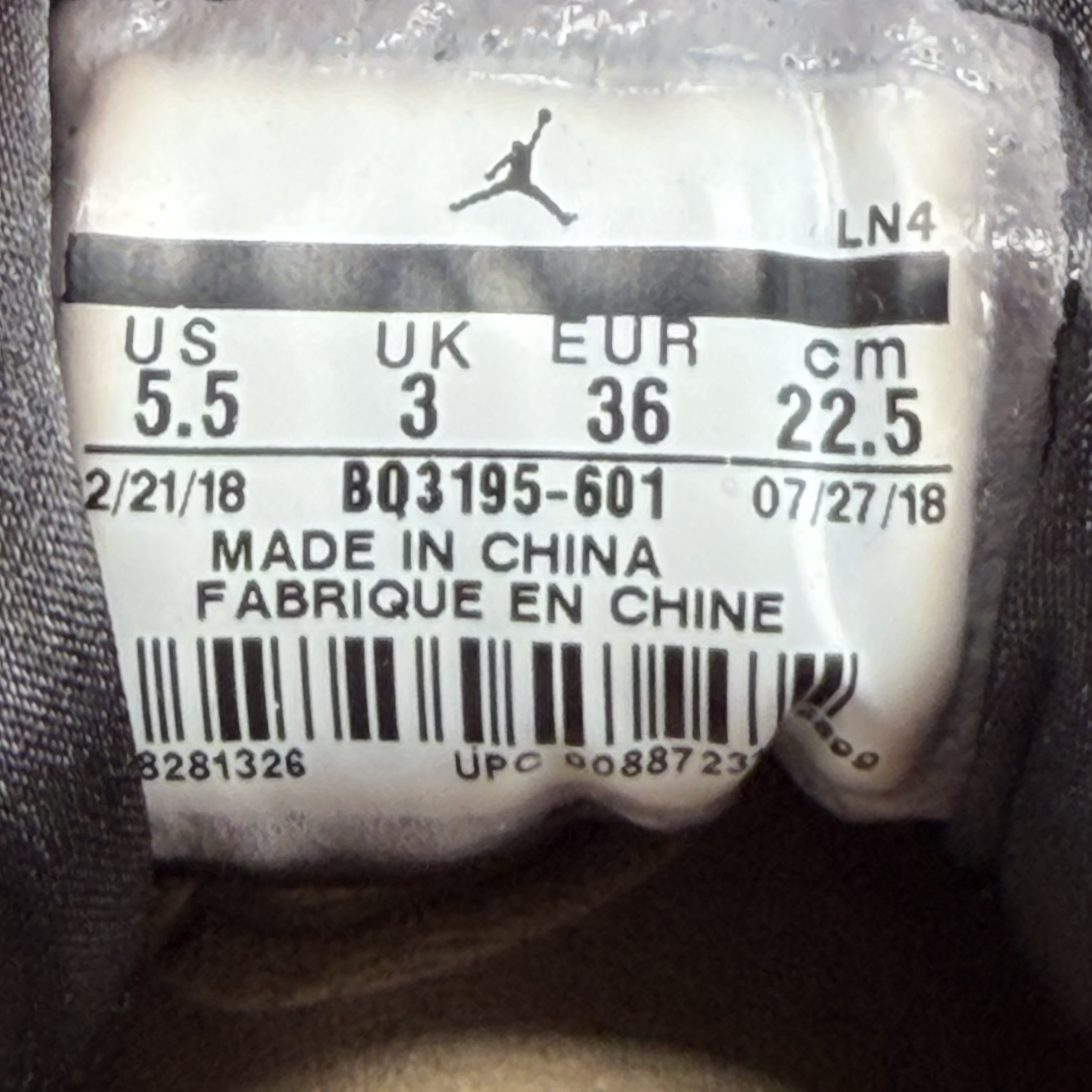 282362 Anna Wintour x Wmns Air Jordan 3 Retro 'University Red'