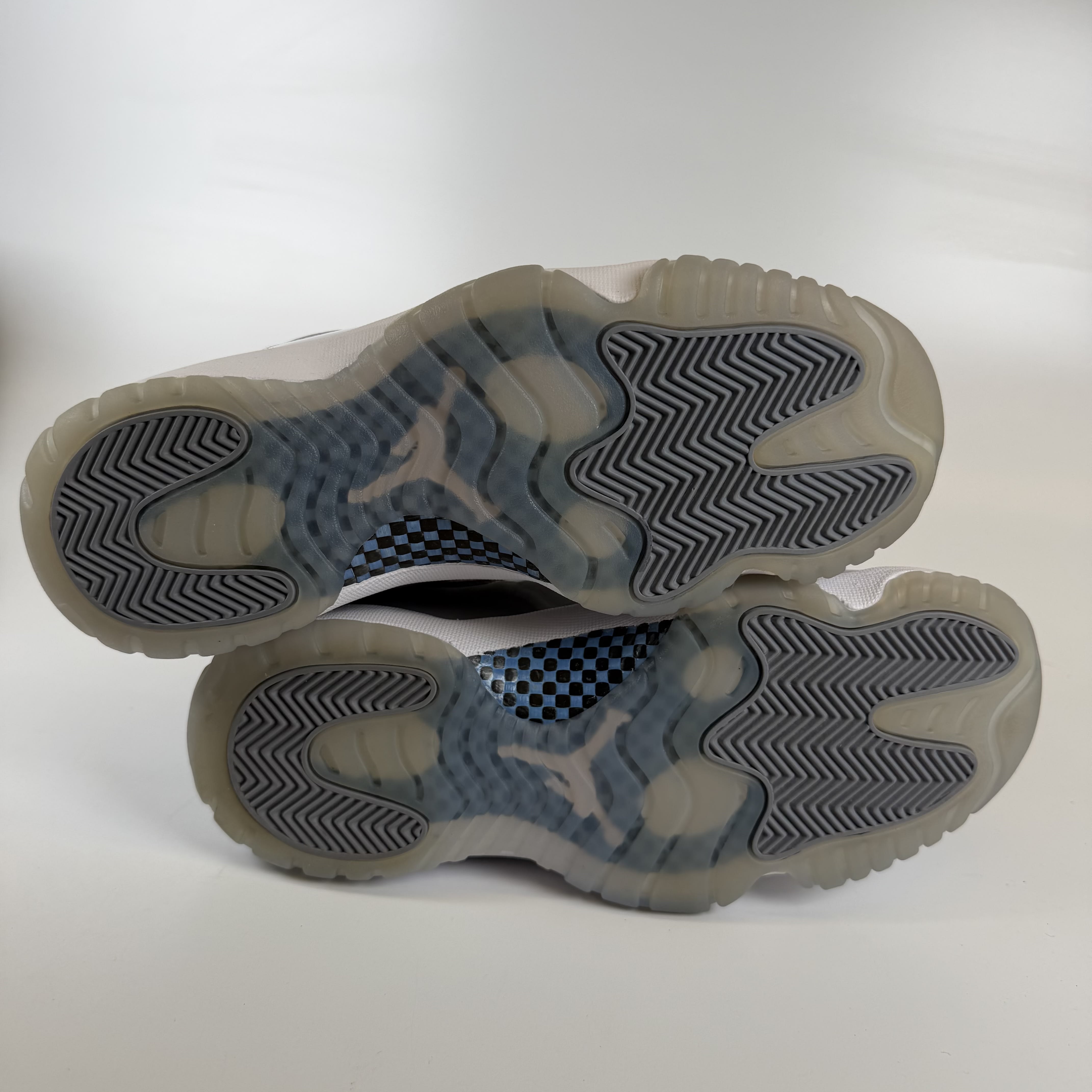 720114 Jordan 11 Retro Low Cement Grey