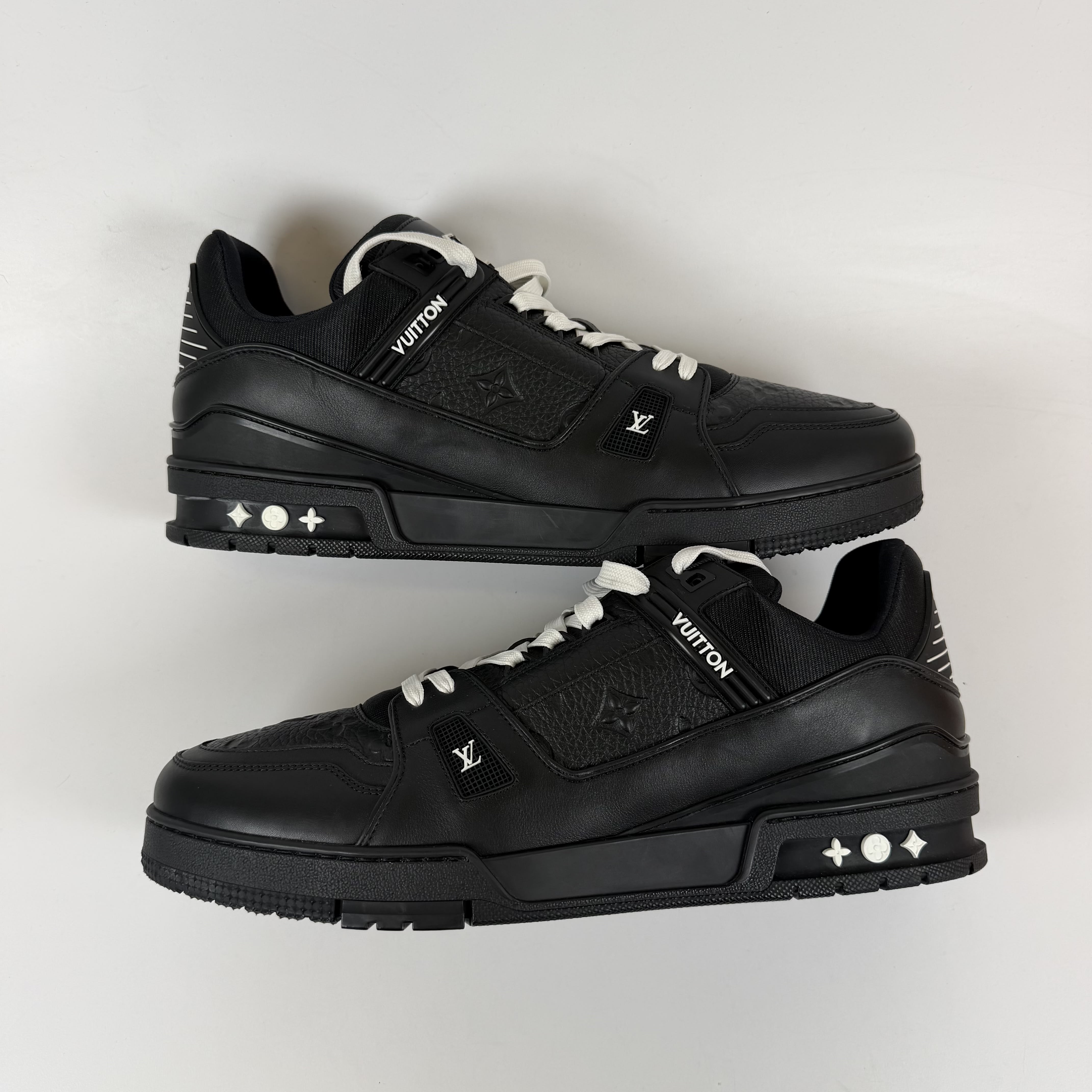 SP10217 Louis Vuitton Trainer Black Embossed Monogram
