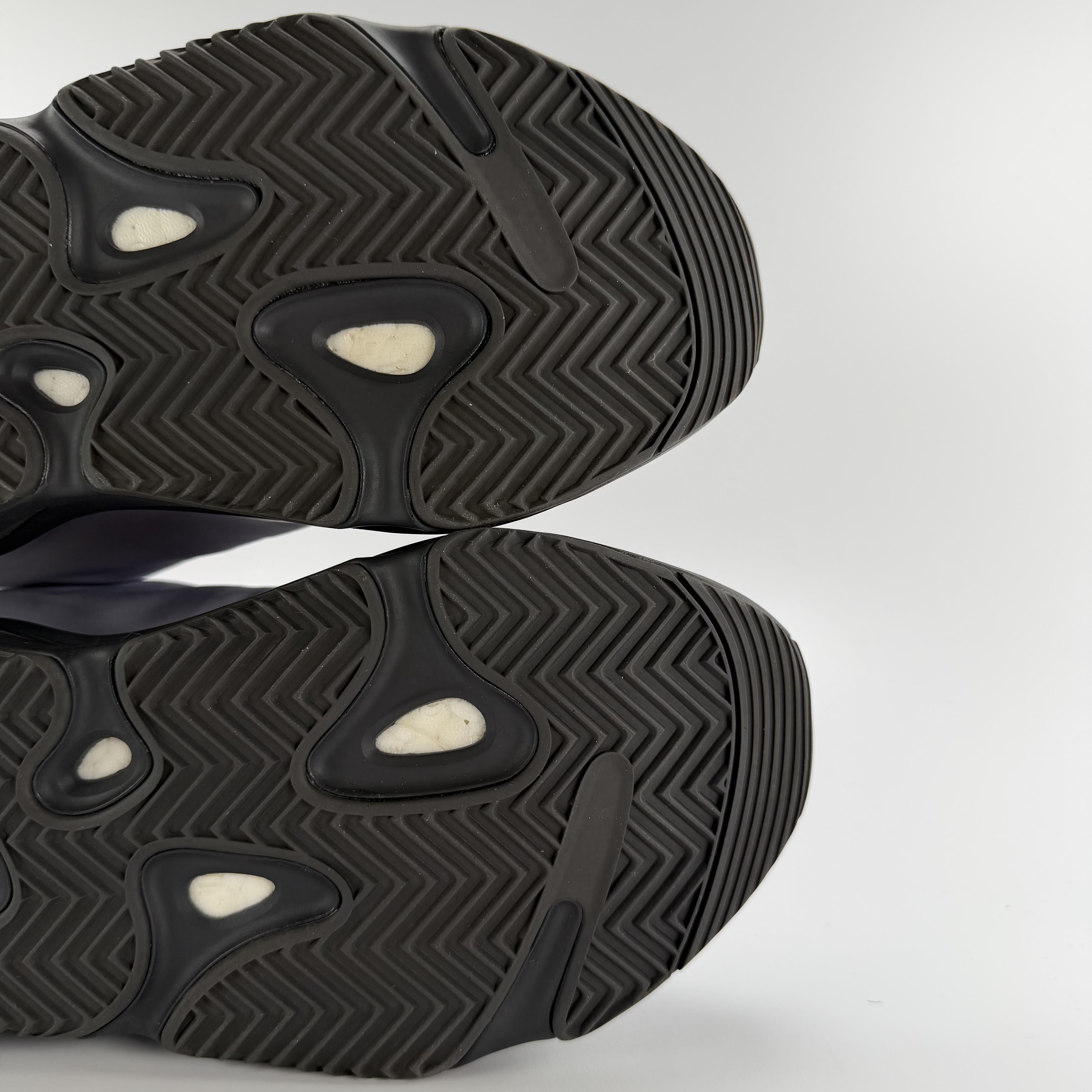 351835 Yeezy Boost 700 MNVN 'Geode'