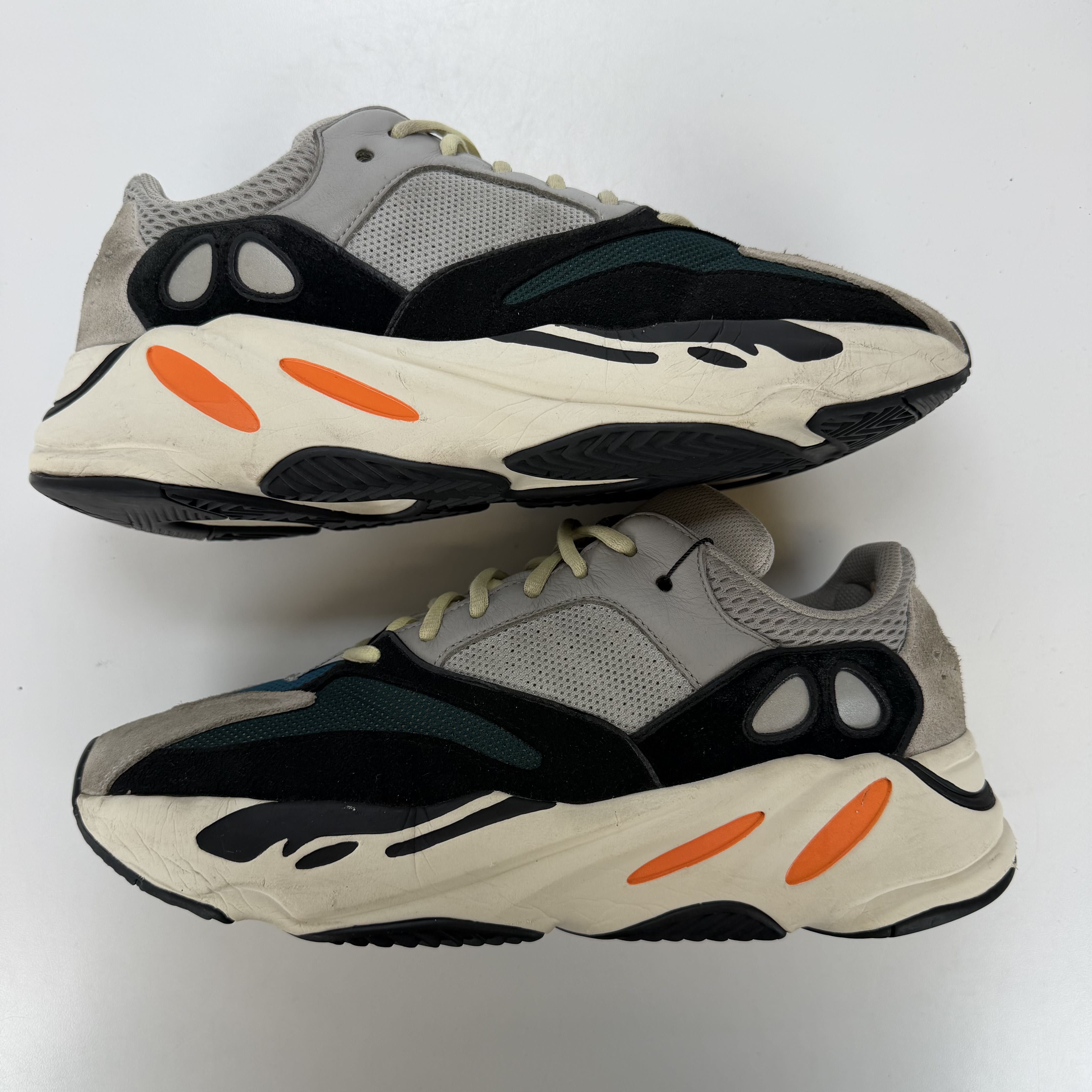 SP3649 adidas Yeezy Boost 700 Wave Runner