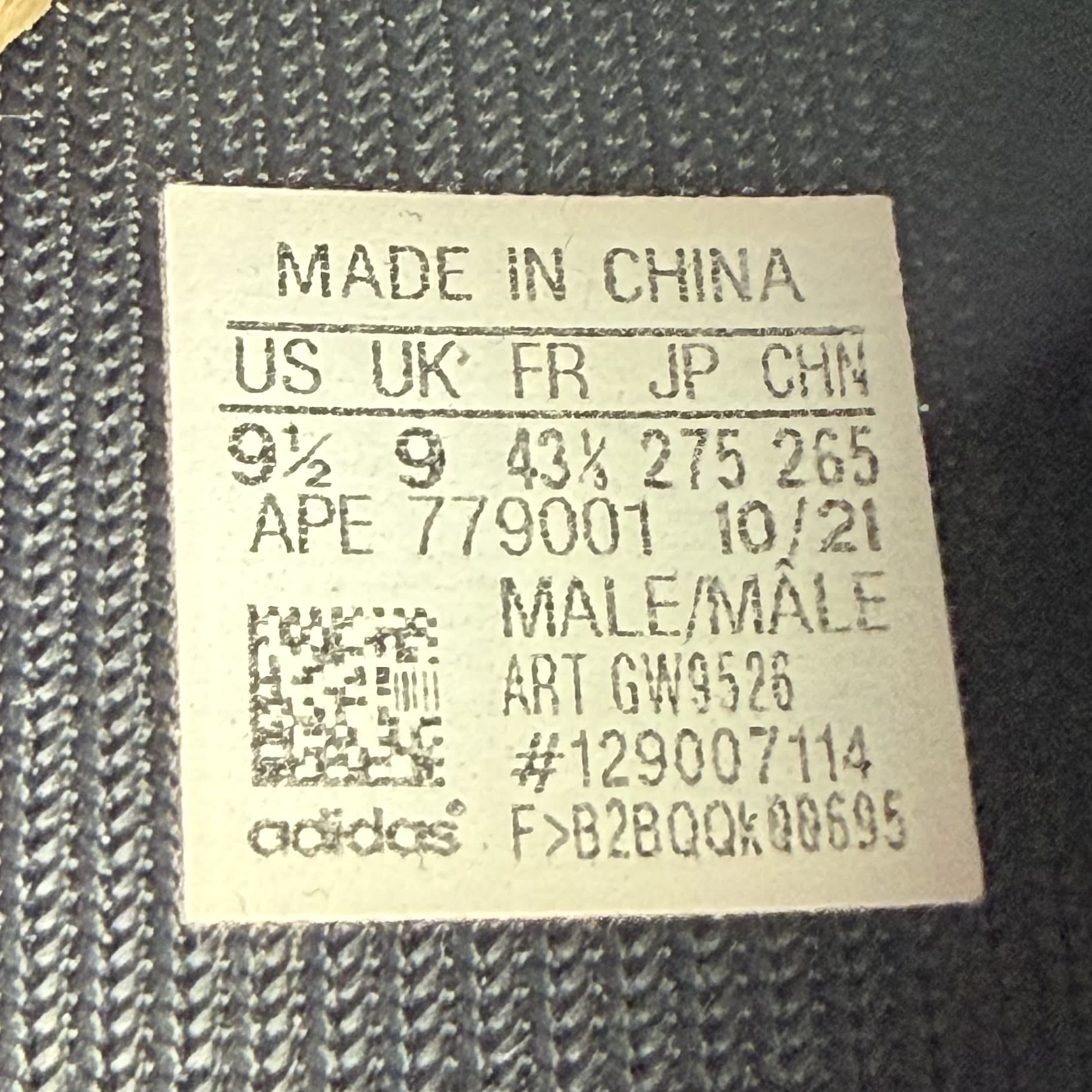 351835 Yeezy Boost 700 MNVN 'Geode'