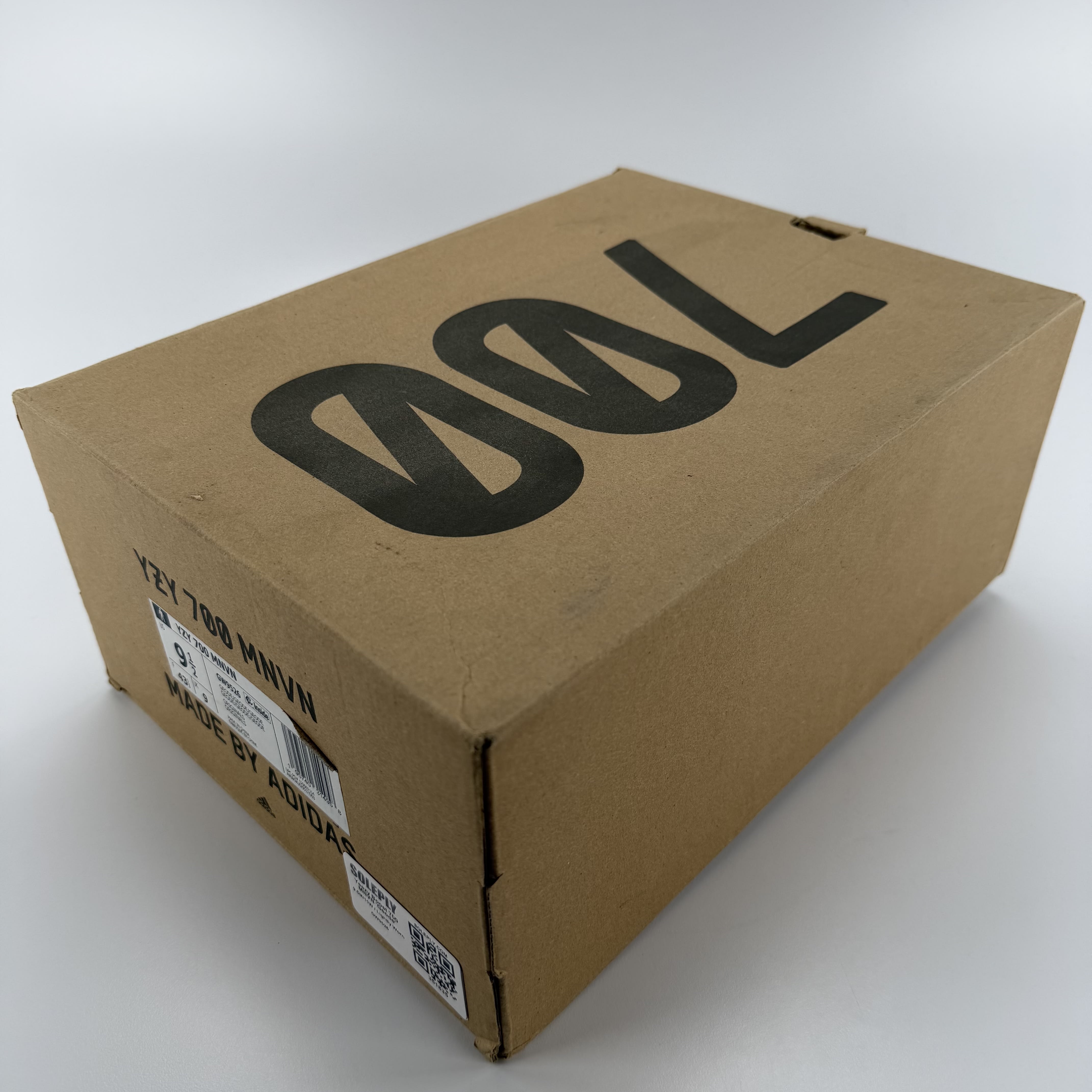 351835 Yeezy Boost 700 MNVN 'Geode'