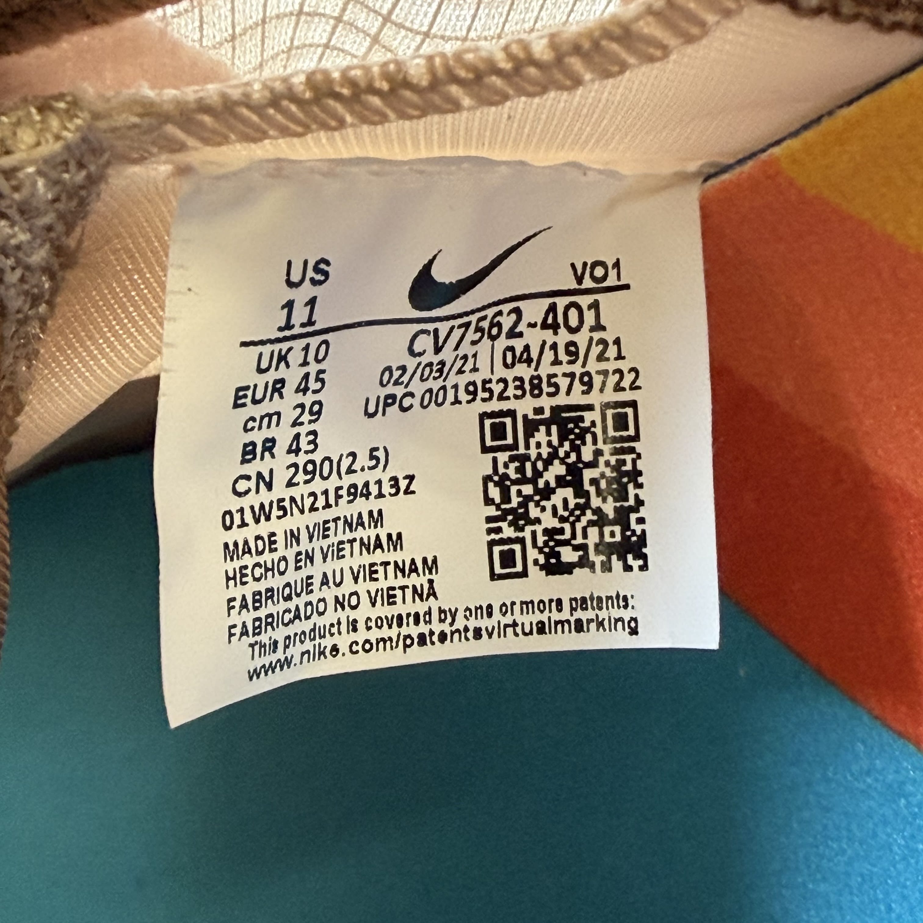 SP10863 Nike LeBron 18 Low Wile E. vs Roadrunner Space Jam