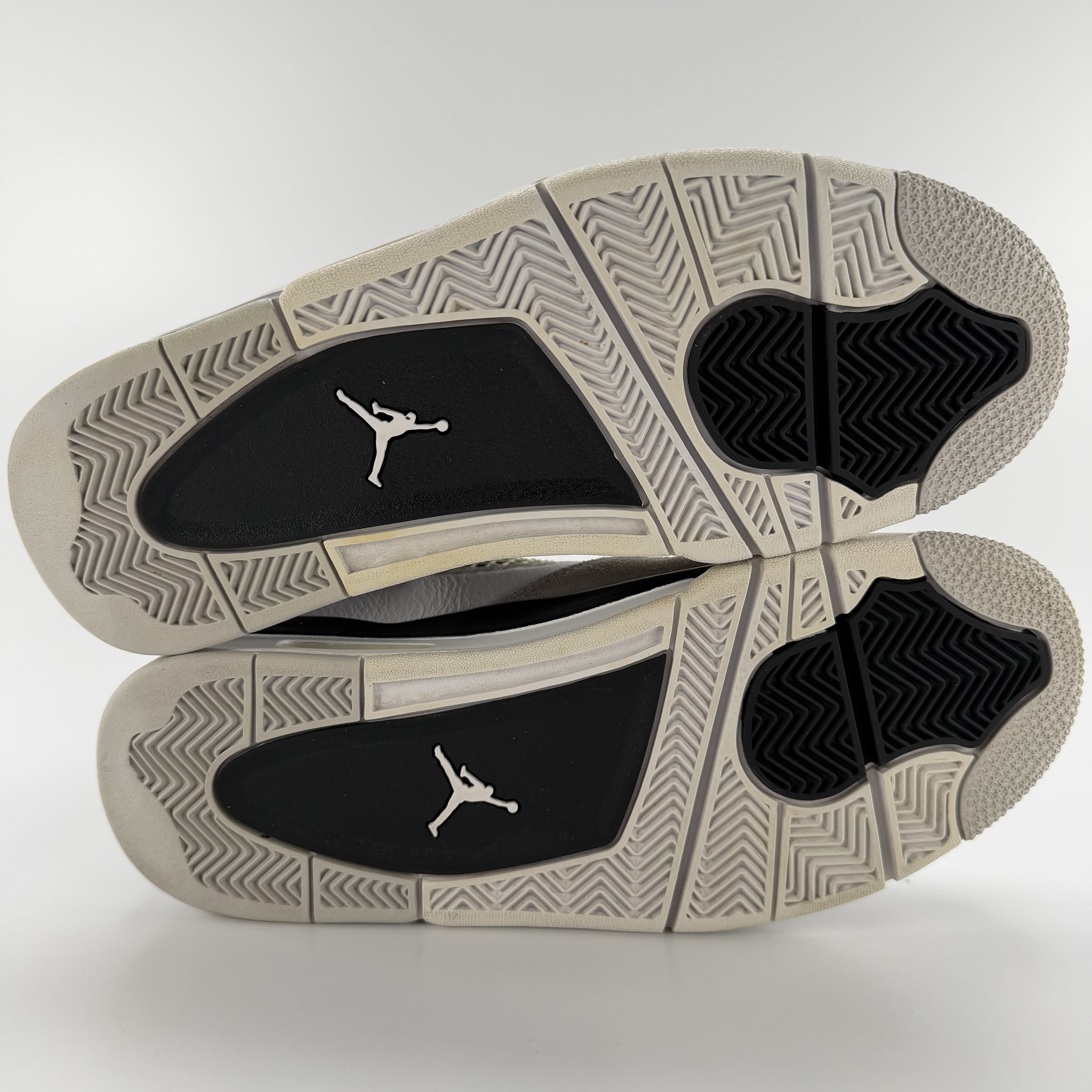 391990 Jordan 4 Retro Military Black