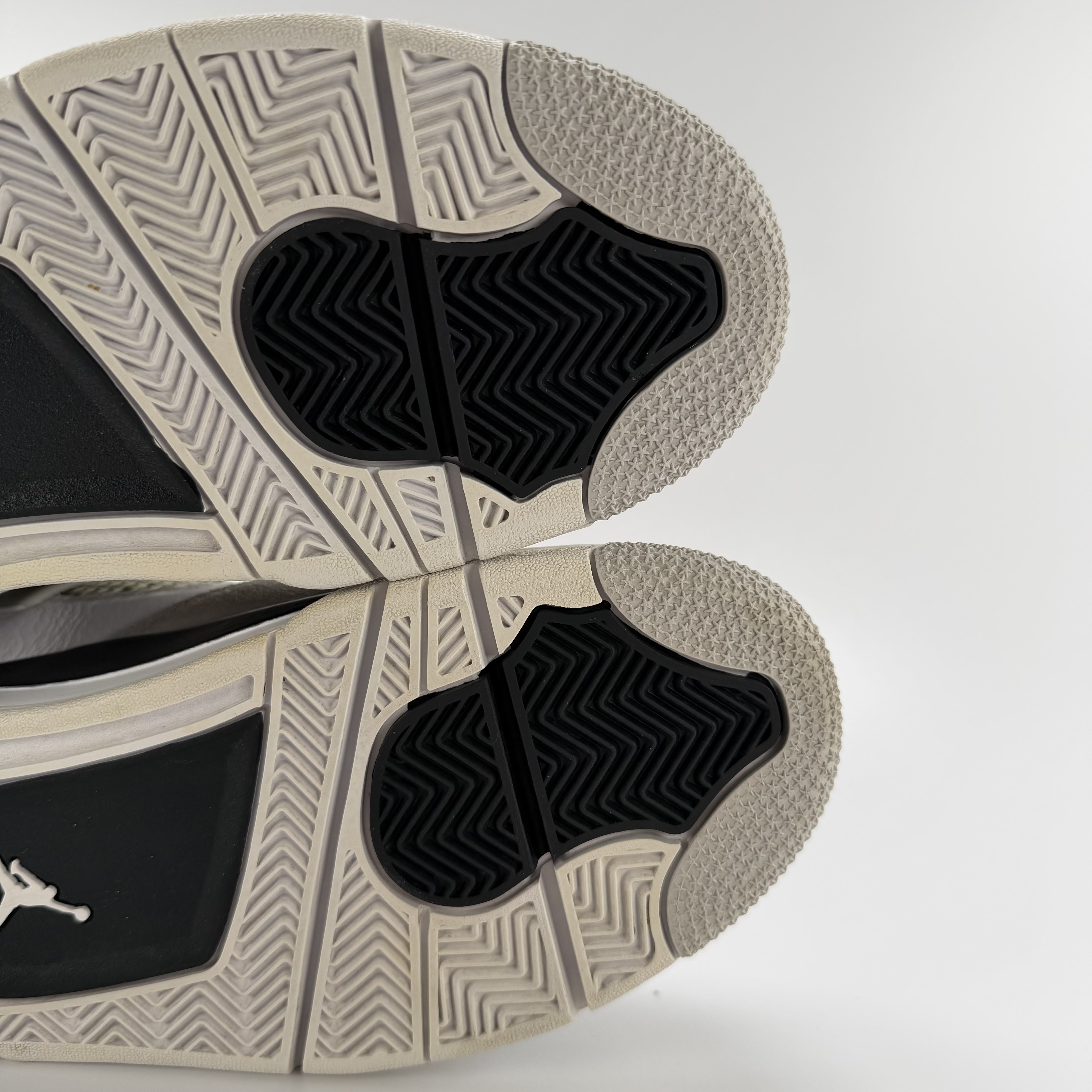 391990 Jordan 4 Retro Military Black