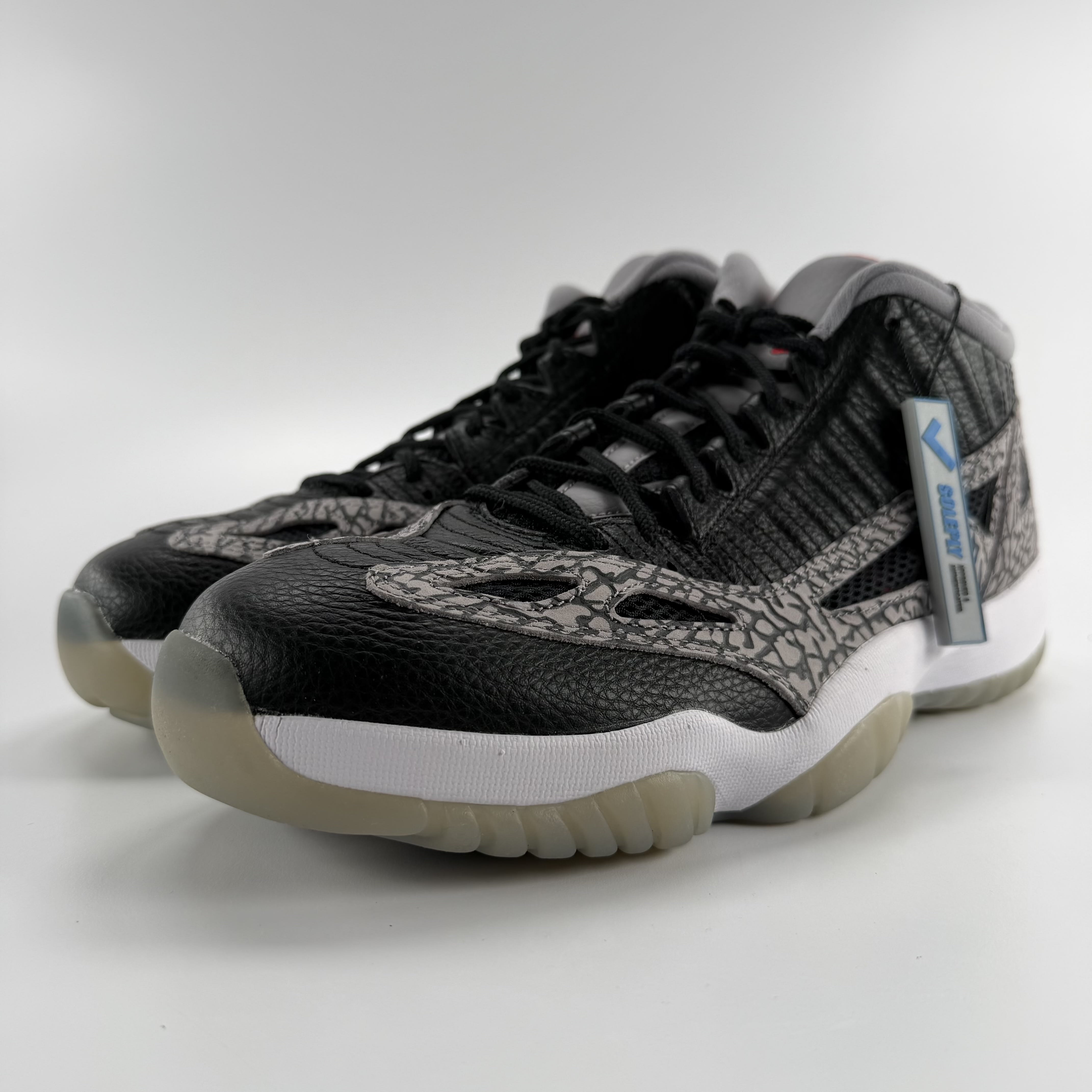 644324 Jordan 11 Retro Low IE Black Cement