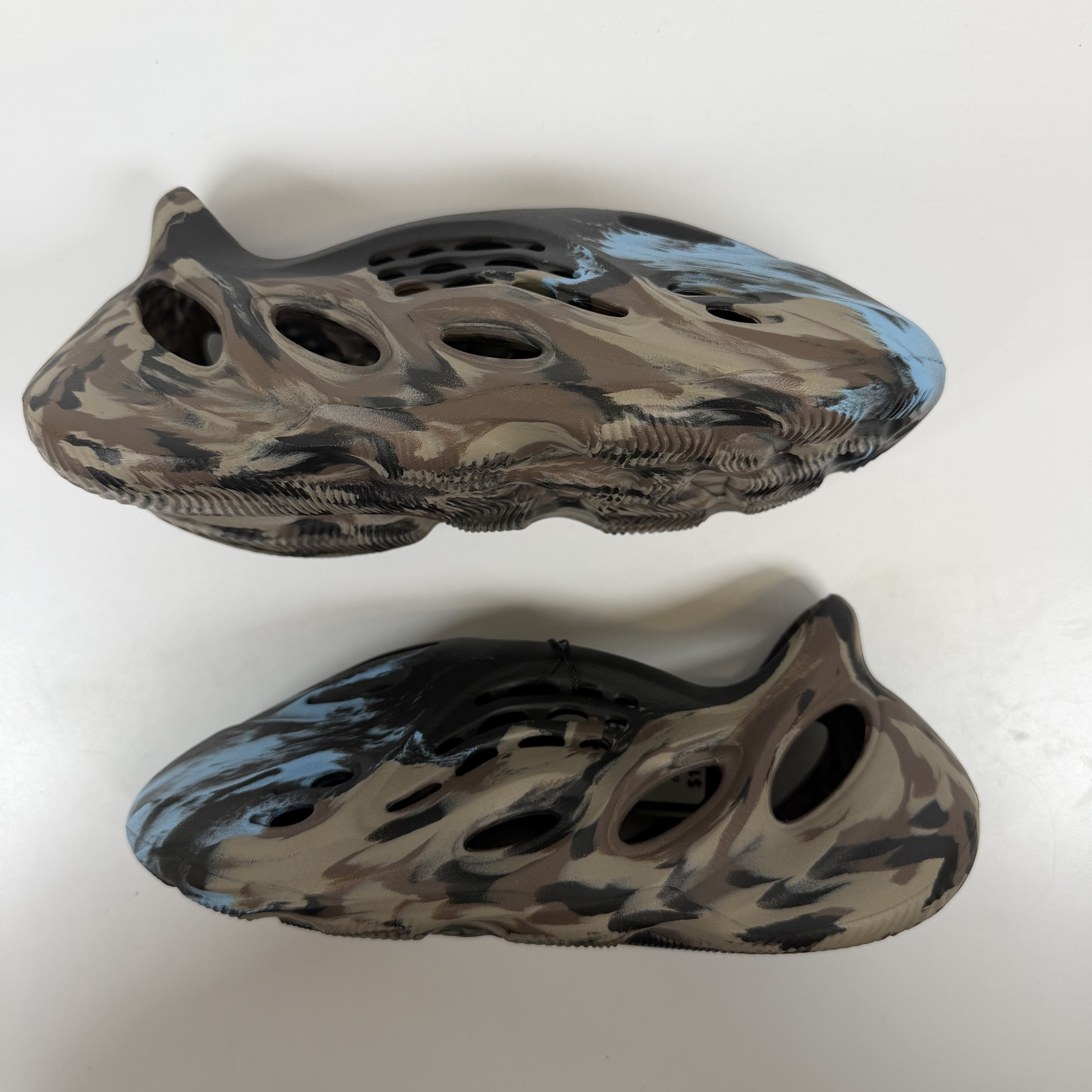 SP5437 adidas Yeezy Foam RNR MX Cinder