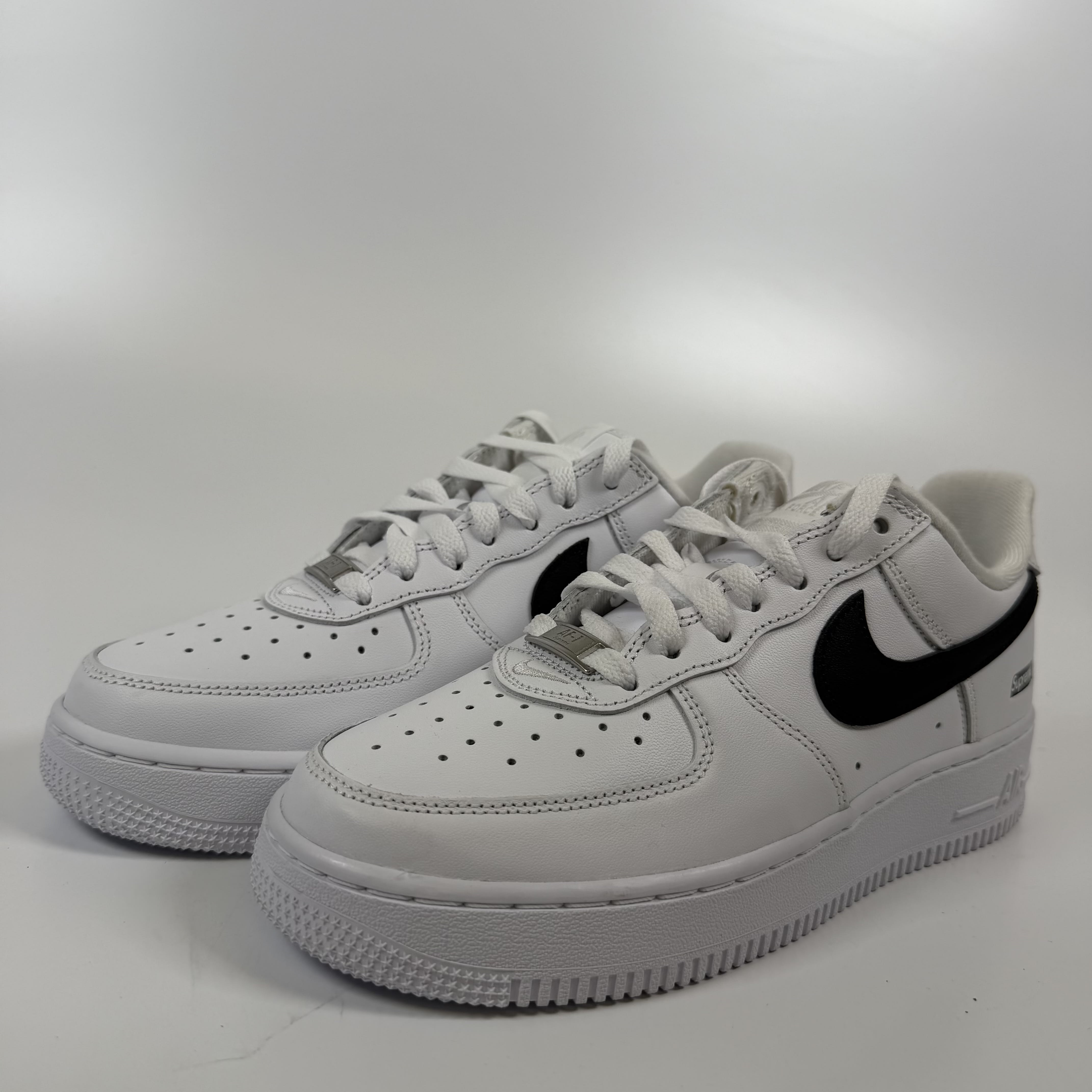 690934 Nike Air Force 1 Low Supreme White Black