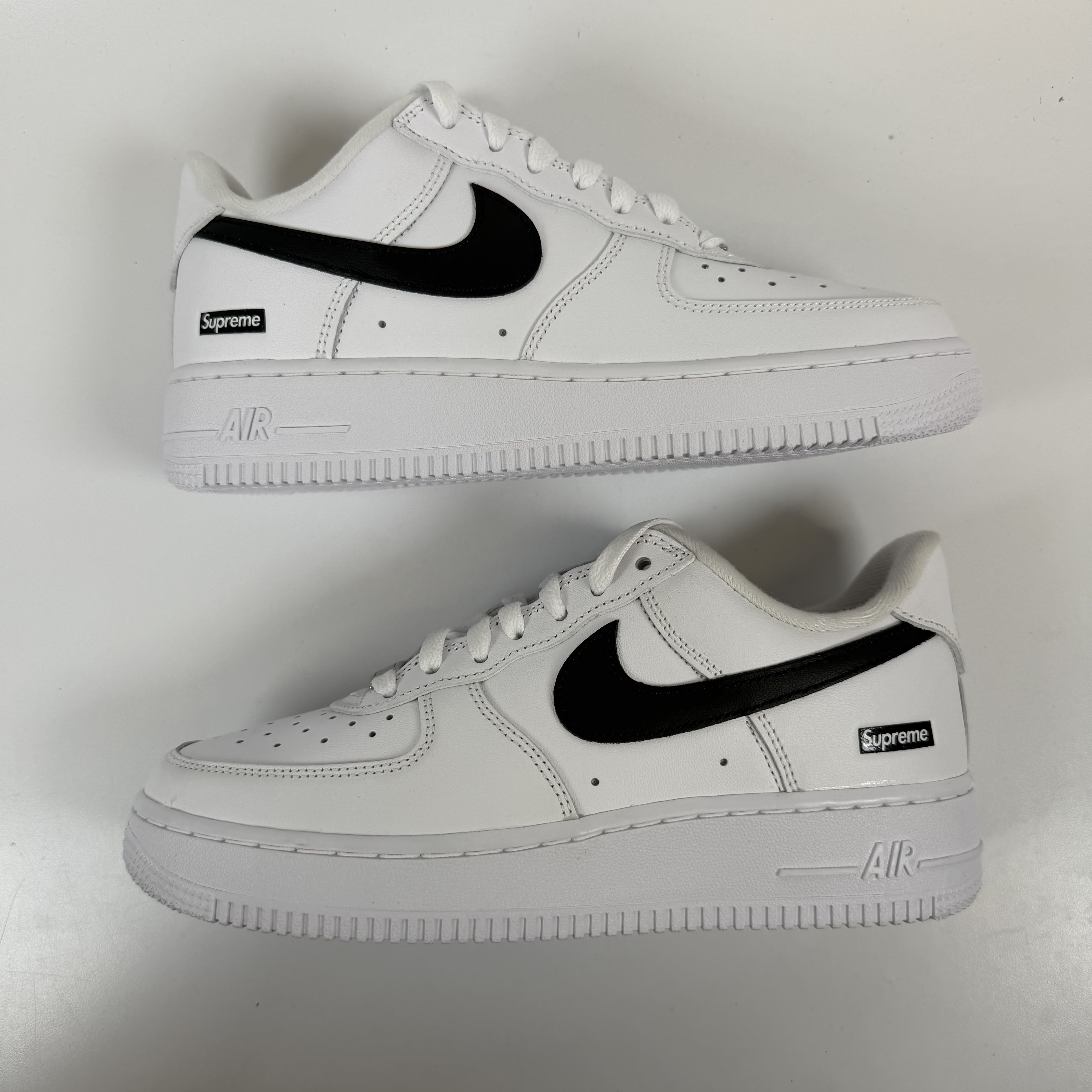 690934 Nike Air Force 1 Low Supreme White Black