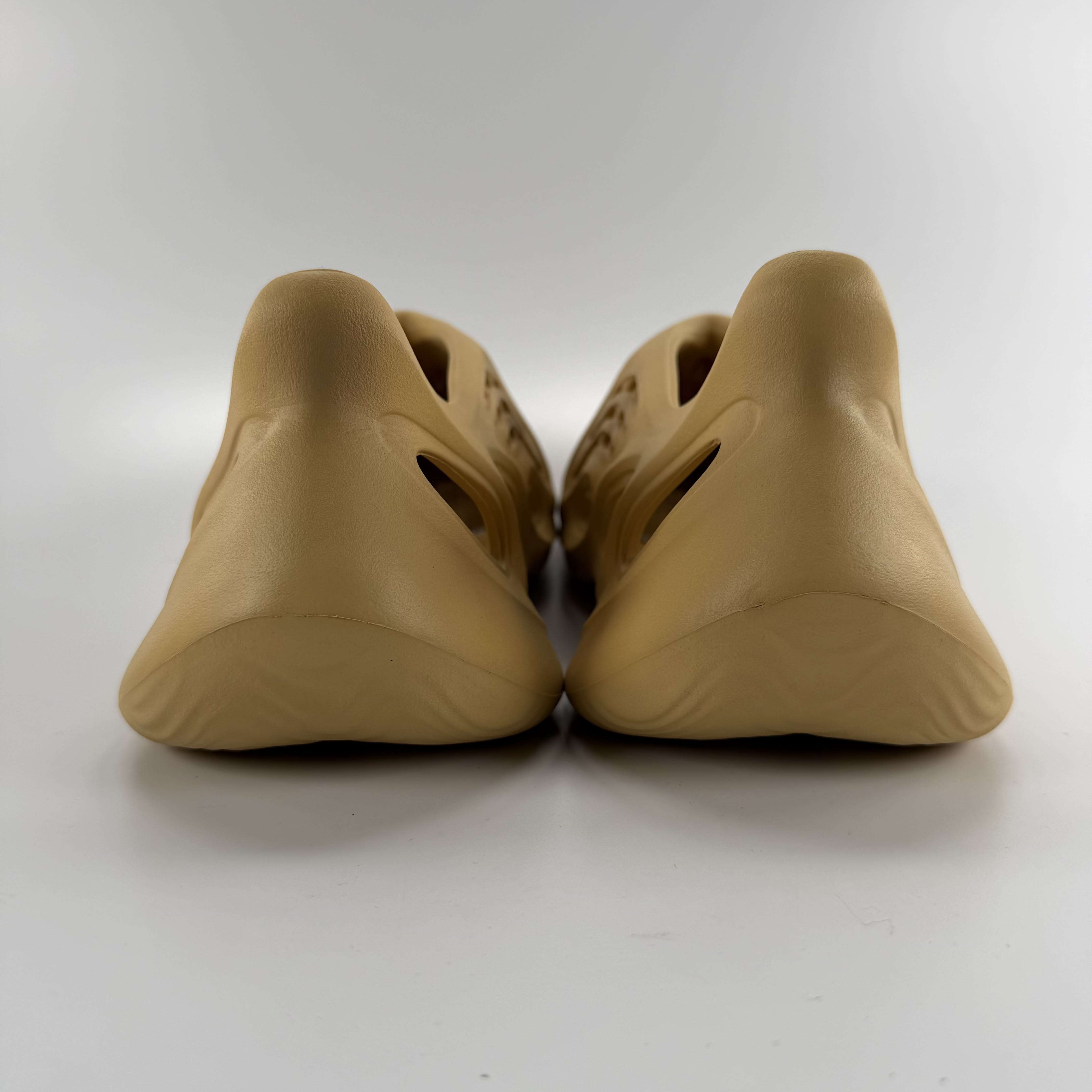 281495 Yeezy Foam RNR 'Desert Sand'