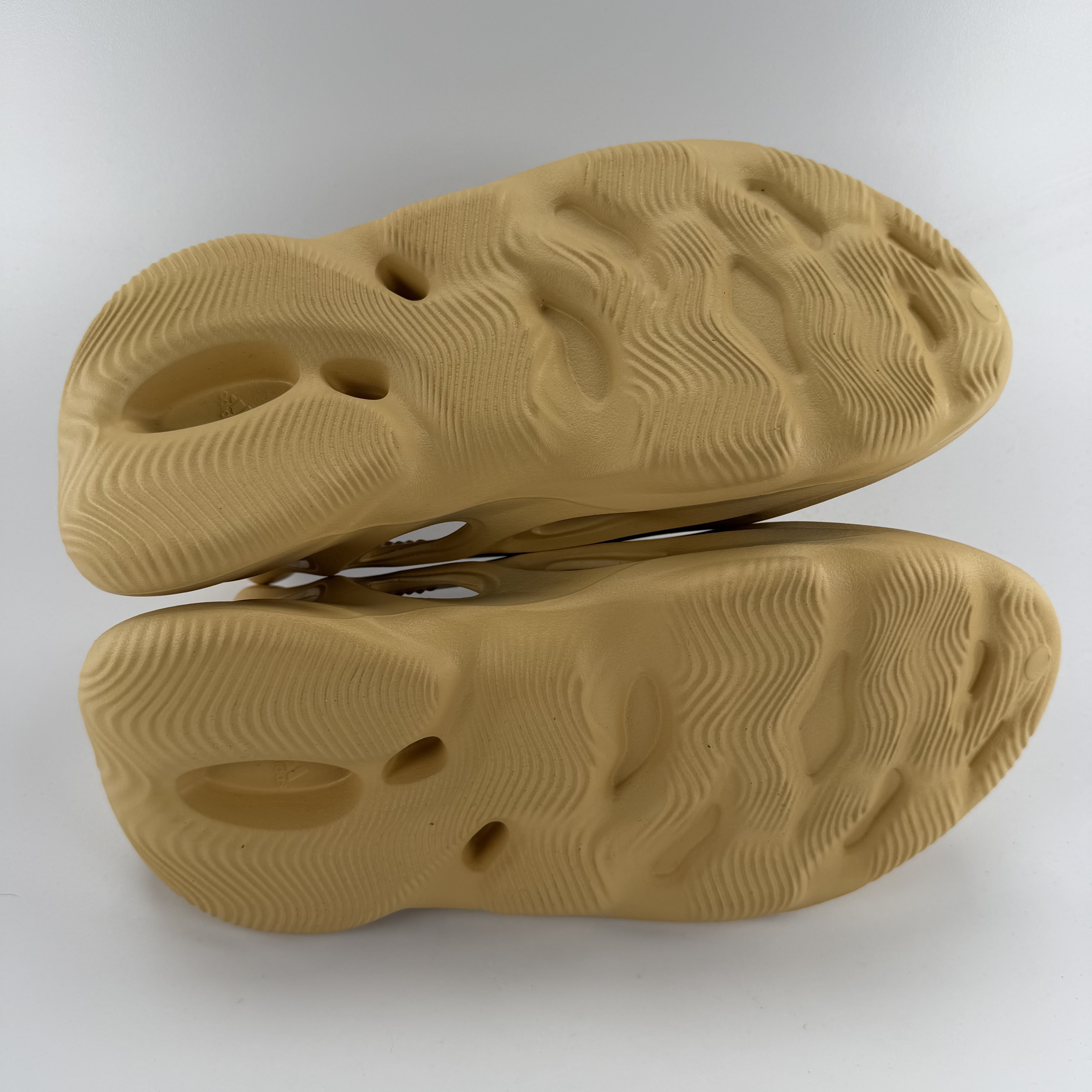 281495 Yeezy Foam RNR 'Desert Sand'